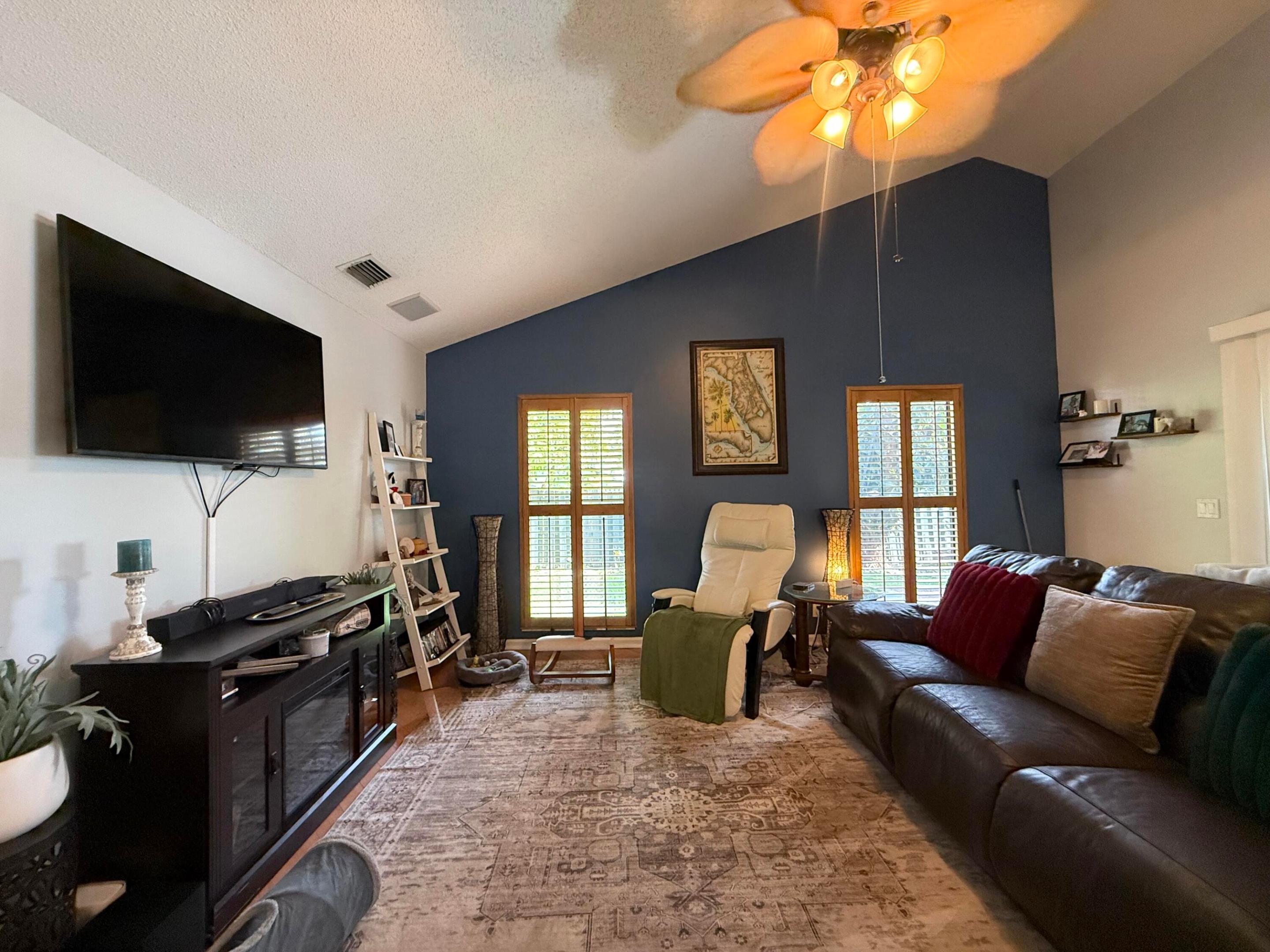 NORTH PALM BEACH HEIGHTS SEC 3 - Residential Lease