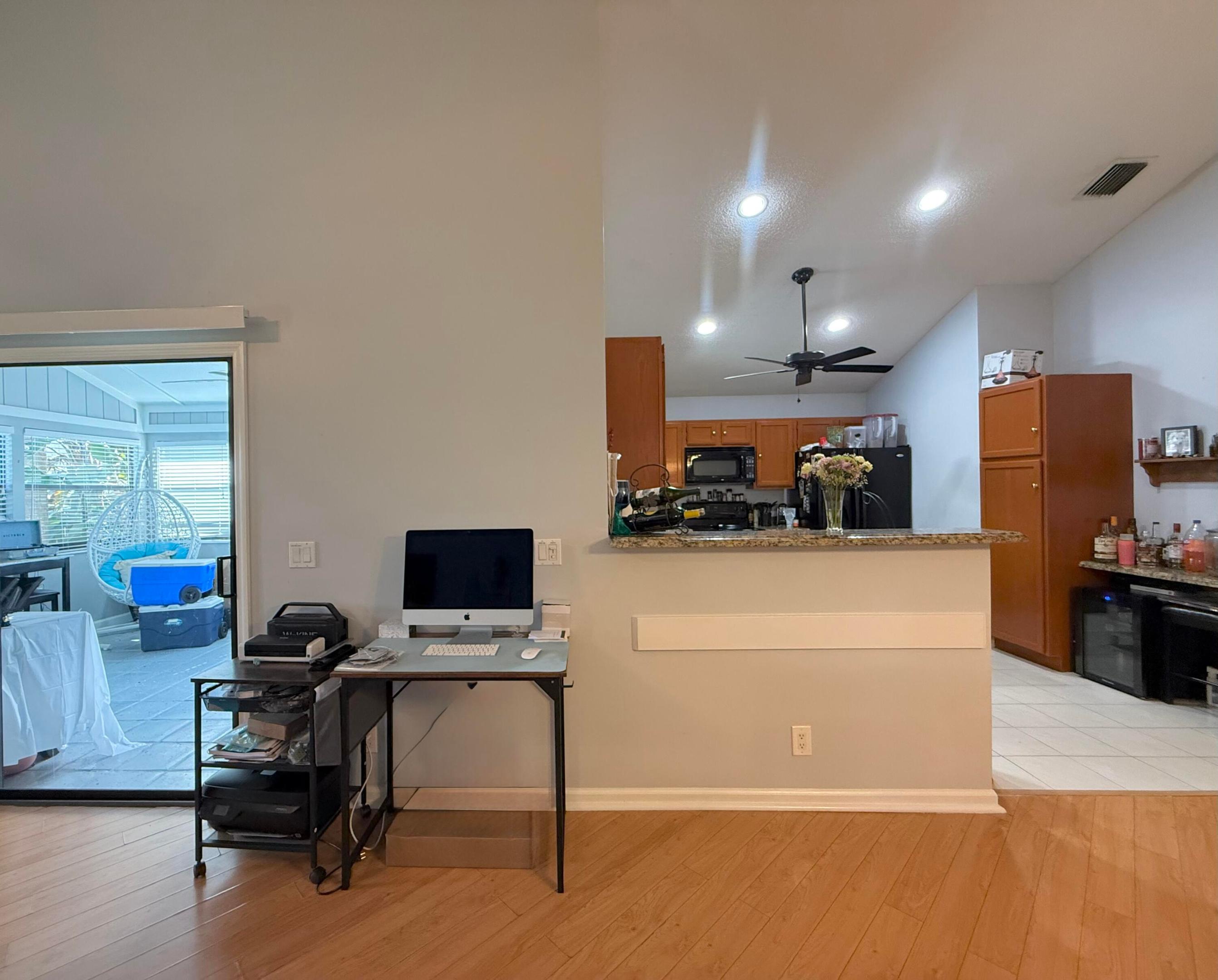 NORTH PALM BEACH HEIGHTS SEC 3 - Residential Lease