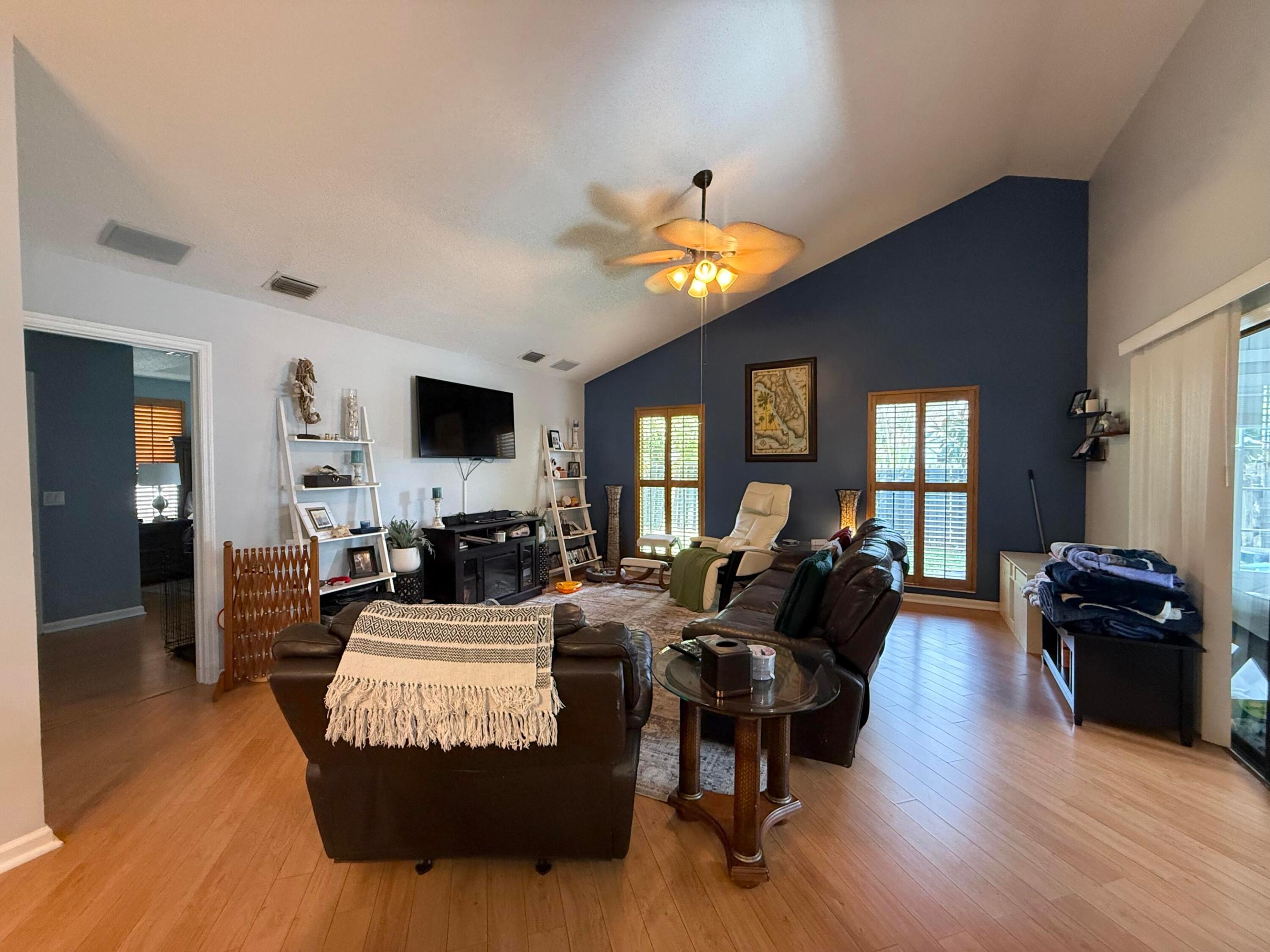 NORTH PALM BEACH HEIGHTS SEC 3 - Residential Lease