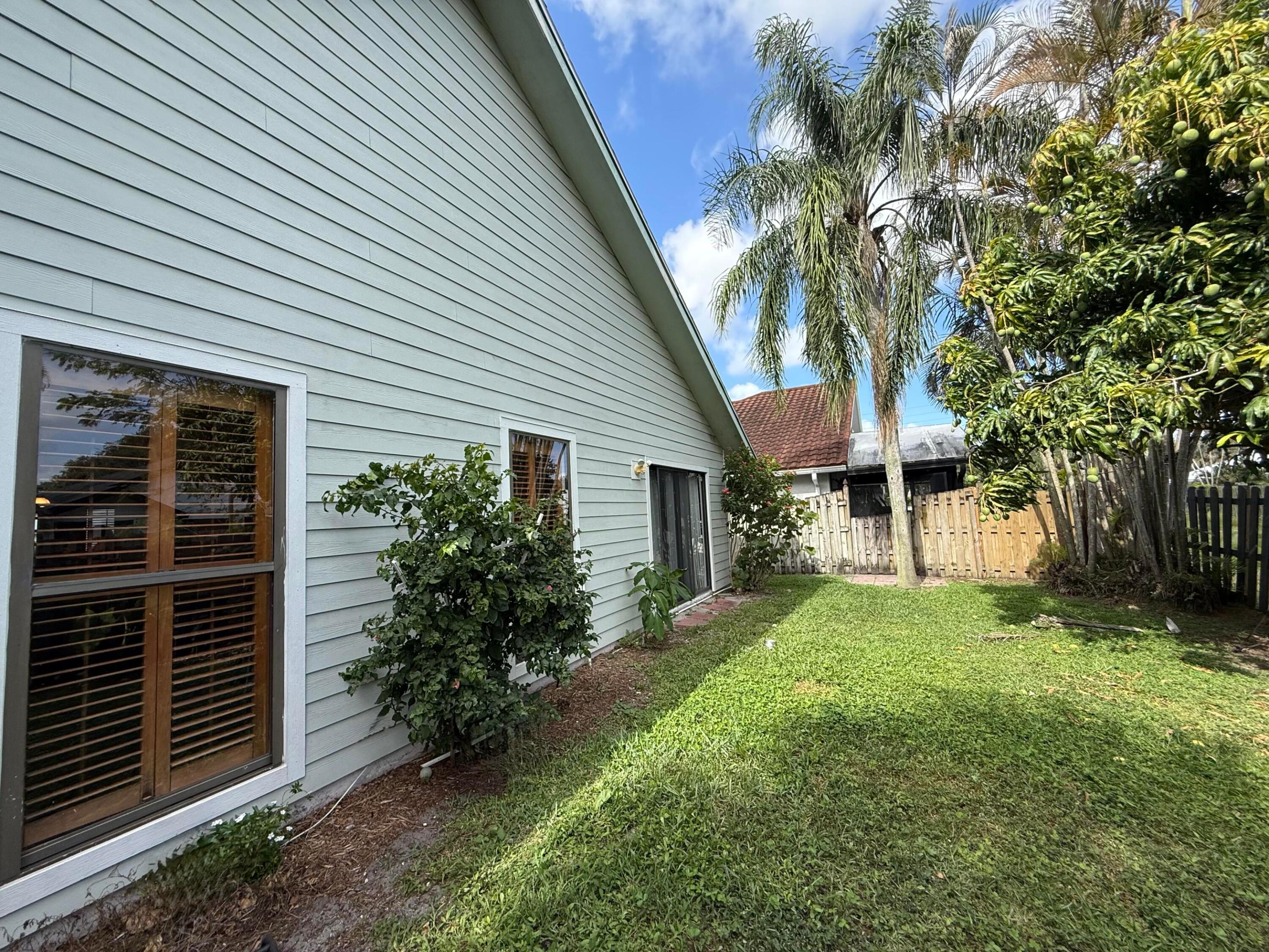 NORTH PALM BEACH HEIGHTS SEC 3 - Residential Lease