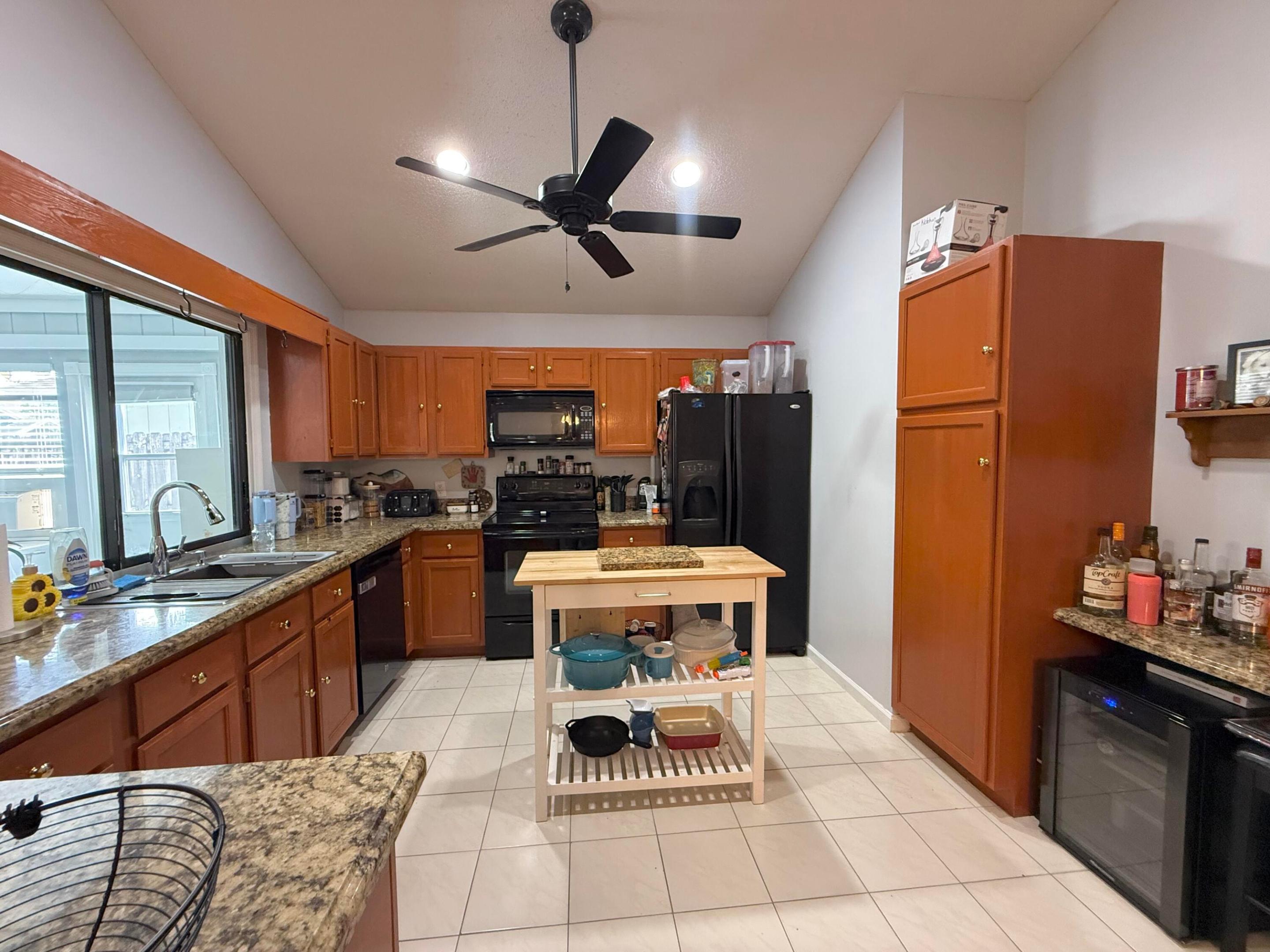 NORTH PALM BEACH HEIGHTS SEC 3 - Residential Lease