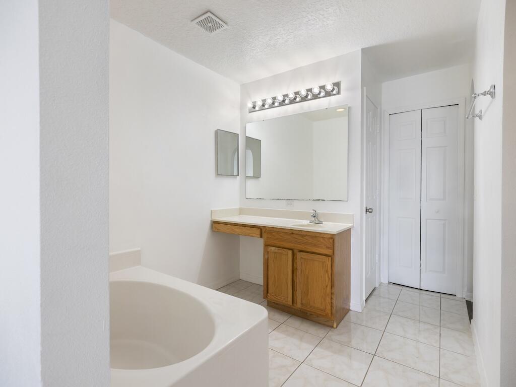 PORT ST LUCIE SECTION 21 - Residential Lease