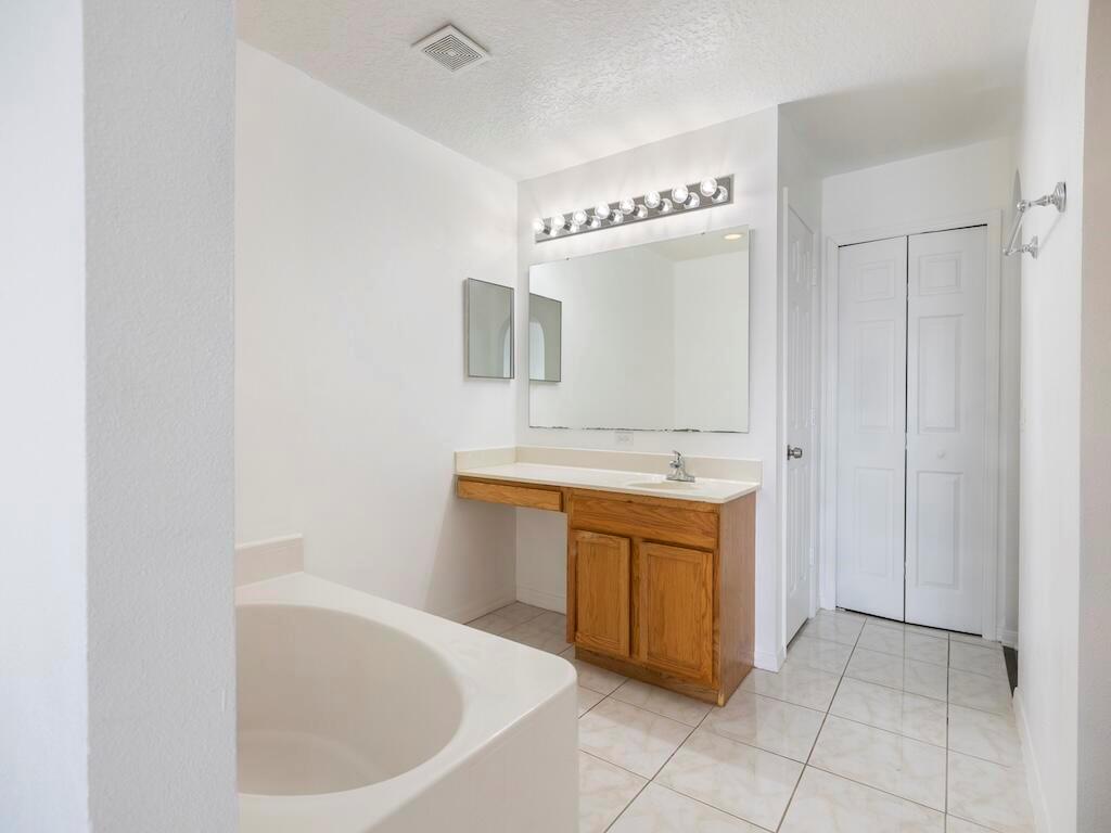 PORT ST LUCIE SECTION 21 - Residential Lease