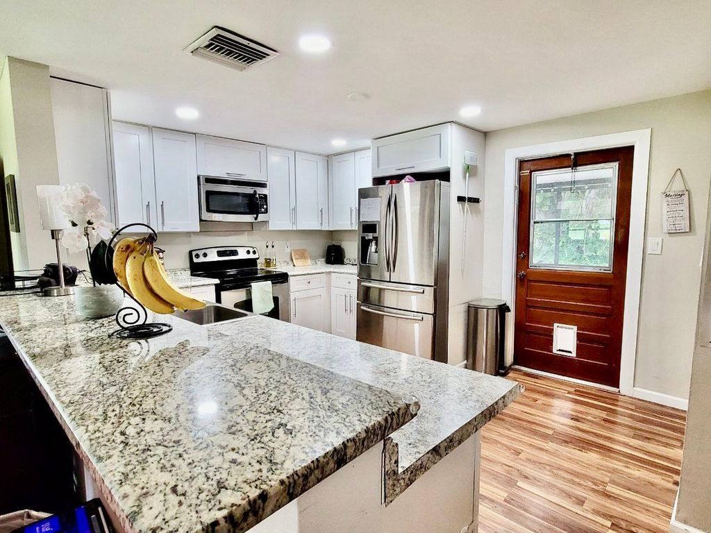 Photo of 609 NW 7th Court, Boynton Beach, FL 33426 (MLS # R11011908)