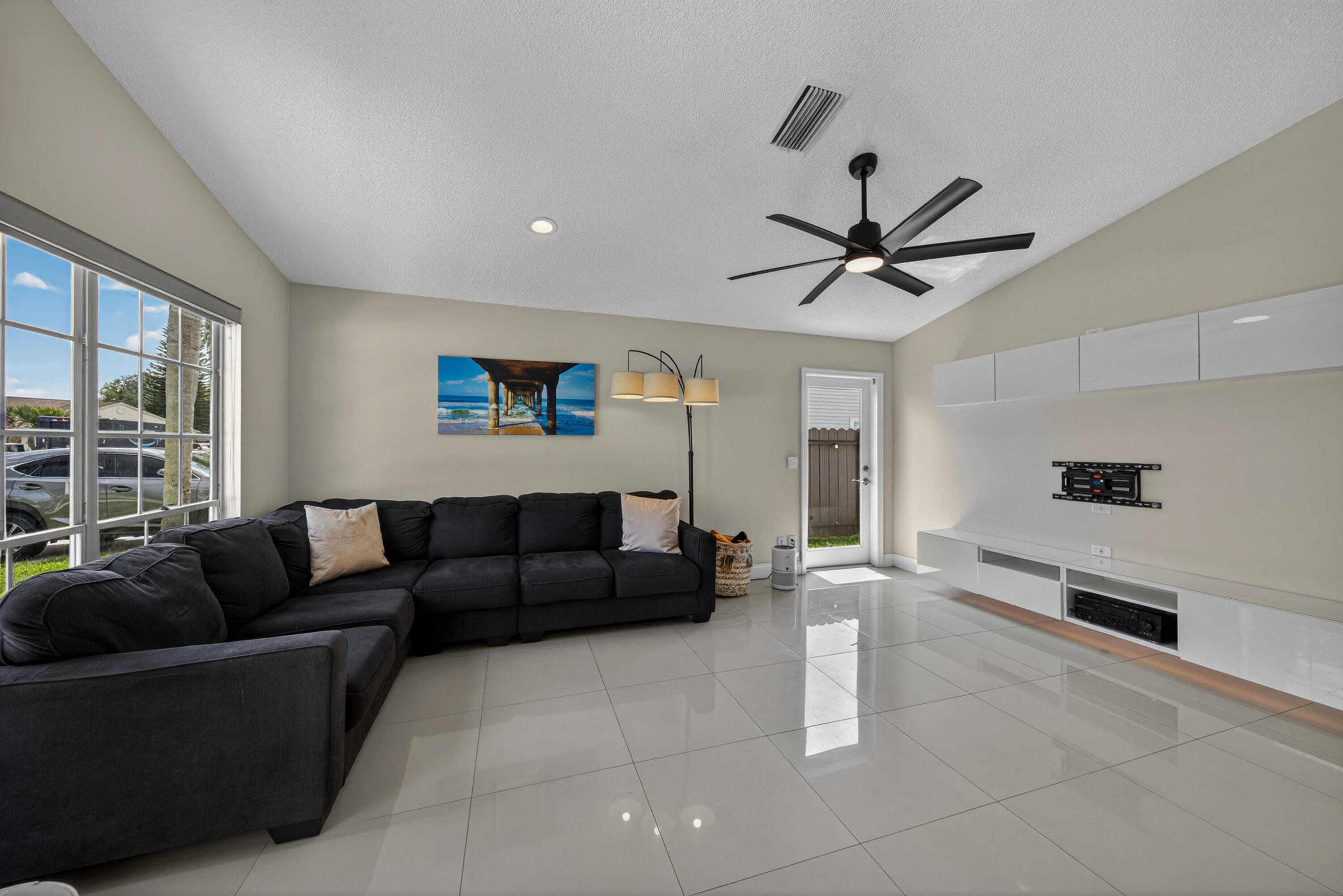 FAMILY HOMES - Residential
