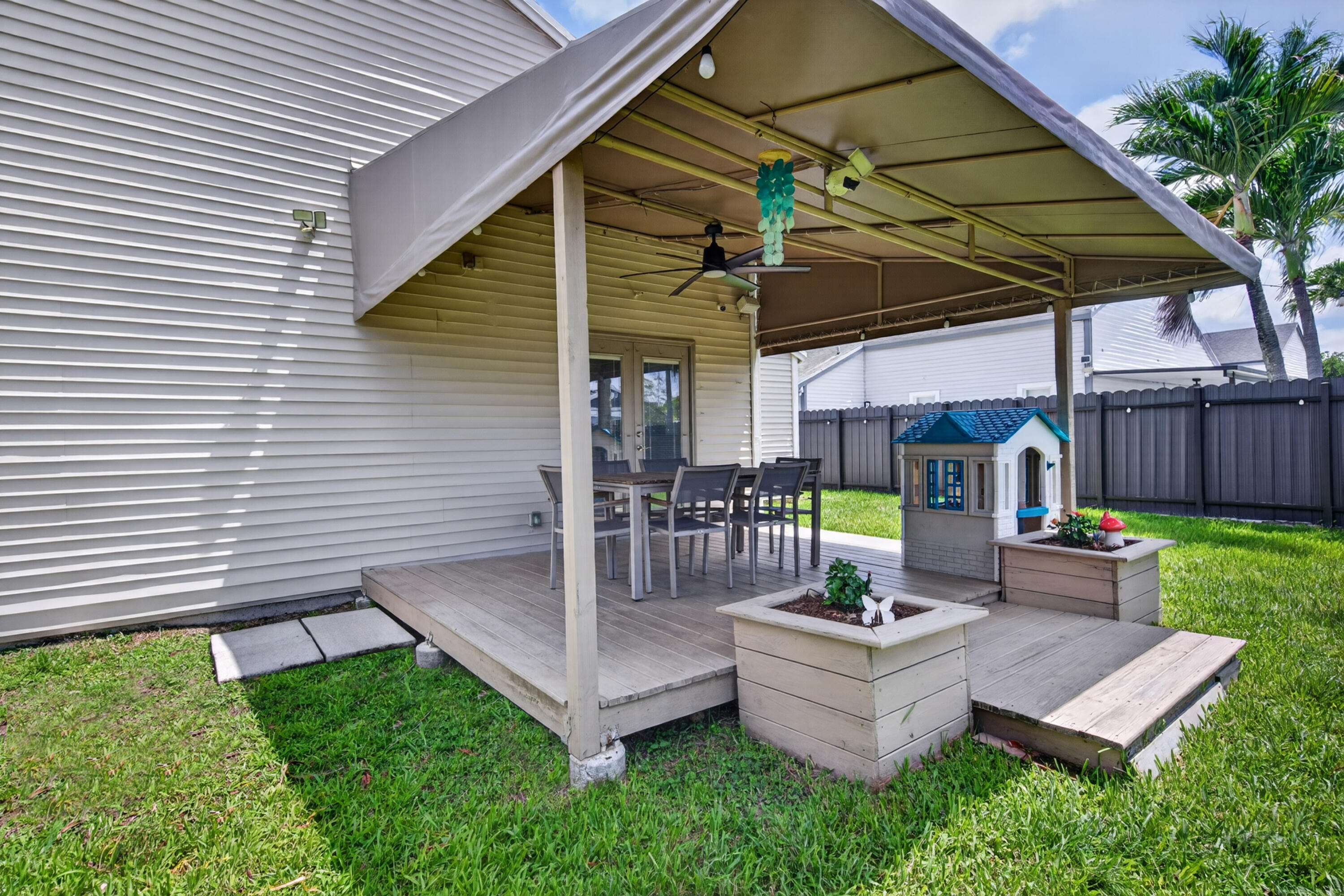 FAMILY HOMES - Residential