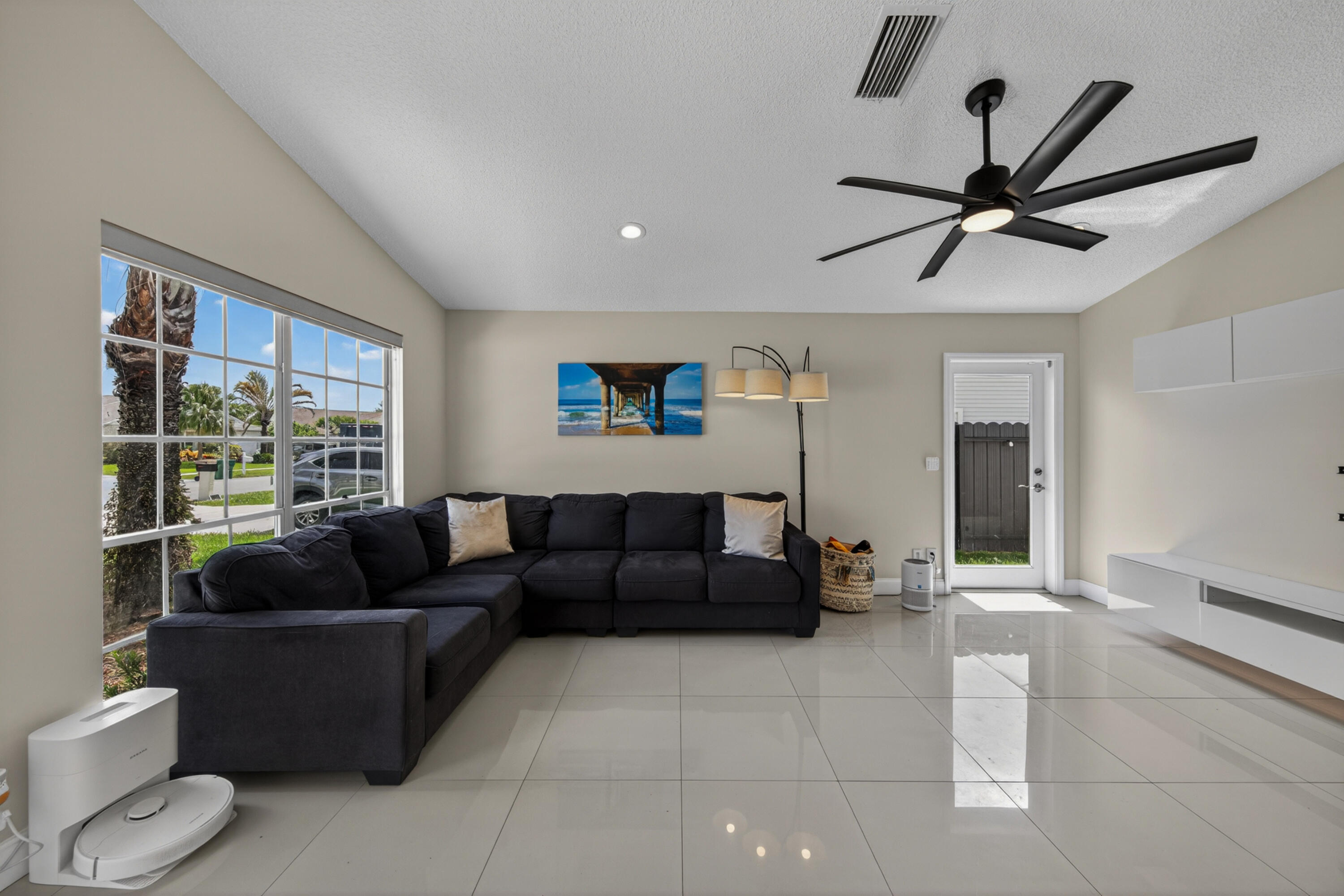 FAMILY HOMES - Residential