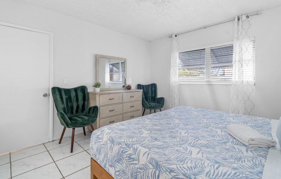 TOWN ACRES - Residential Lease