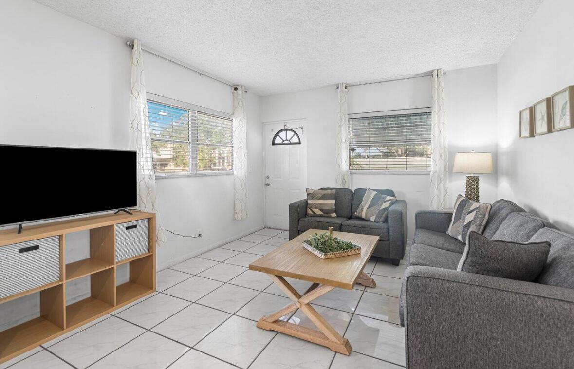 TOWN ACRES - Residential Lease