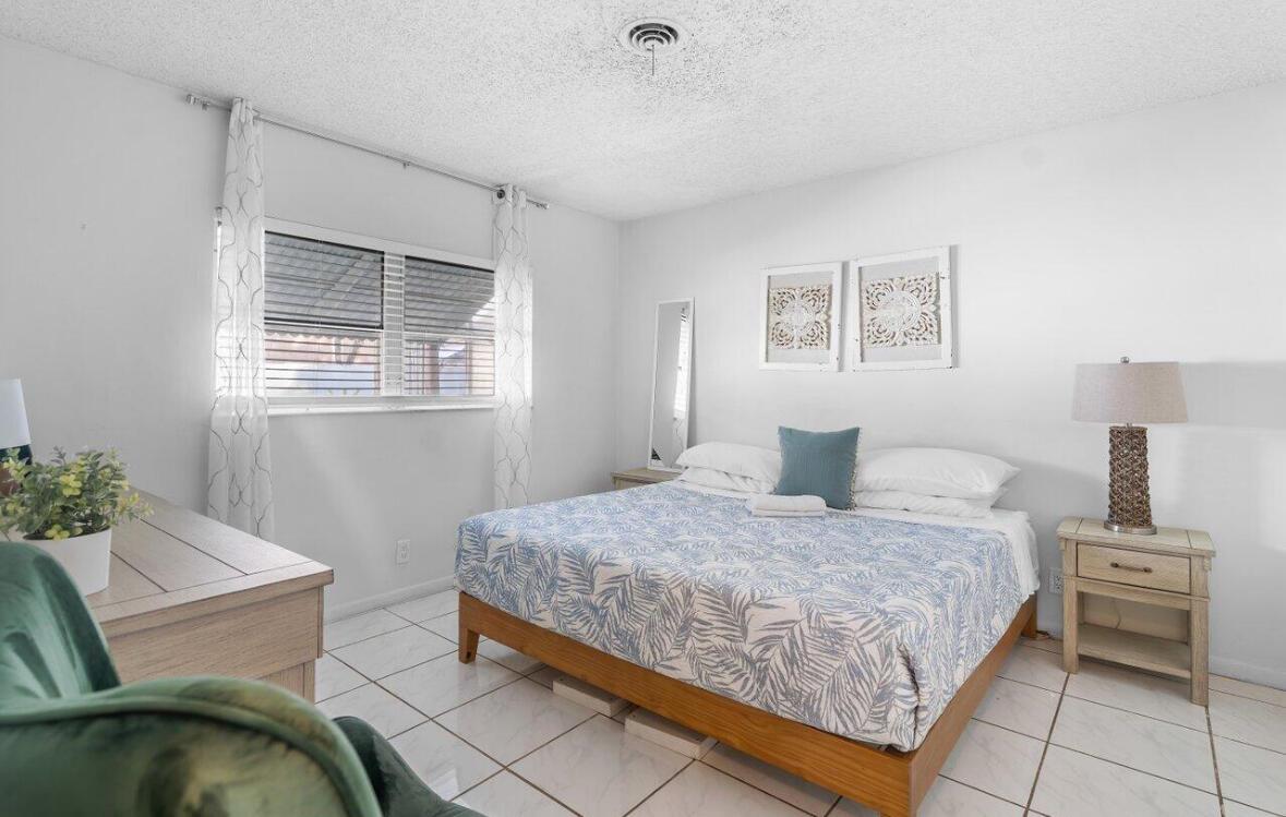 TOWN ACRES - Residential Lease