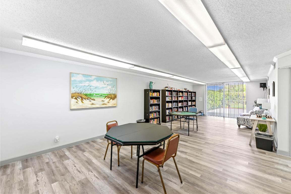 PALM SPRINGS 2 - Residential