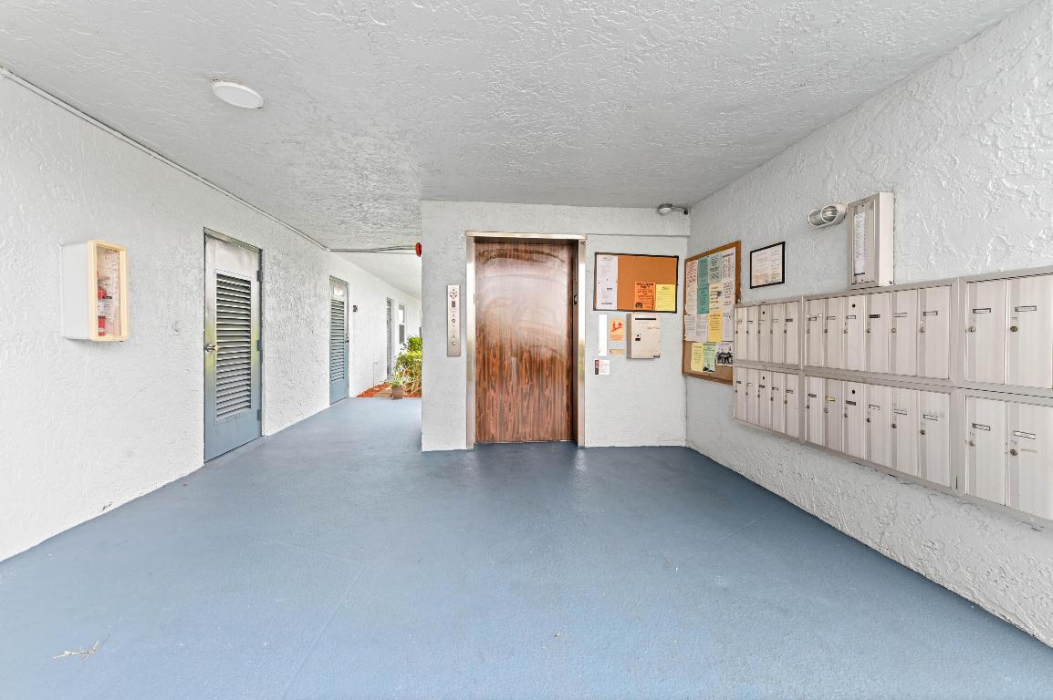 PALM SPRINGS 2 - Residential