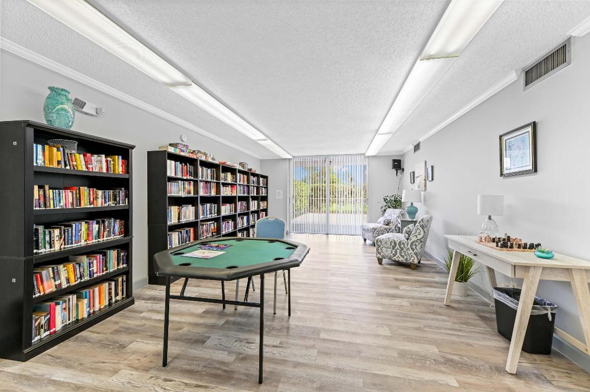 PALM SPRINGS 2 - Residential