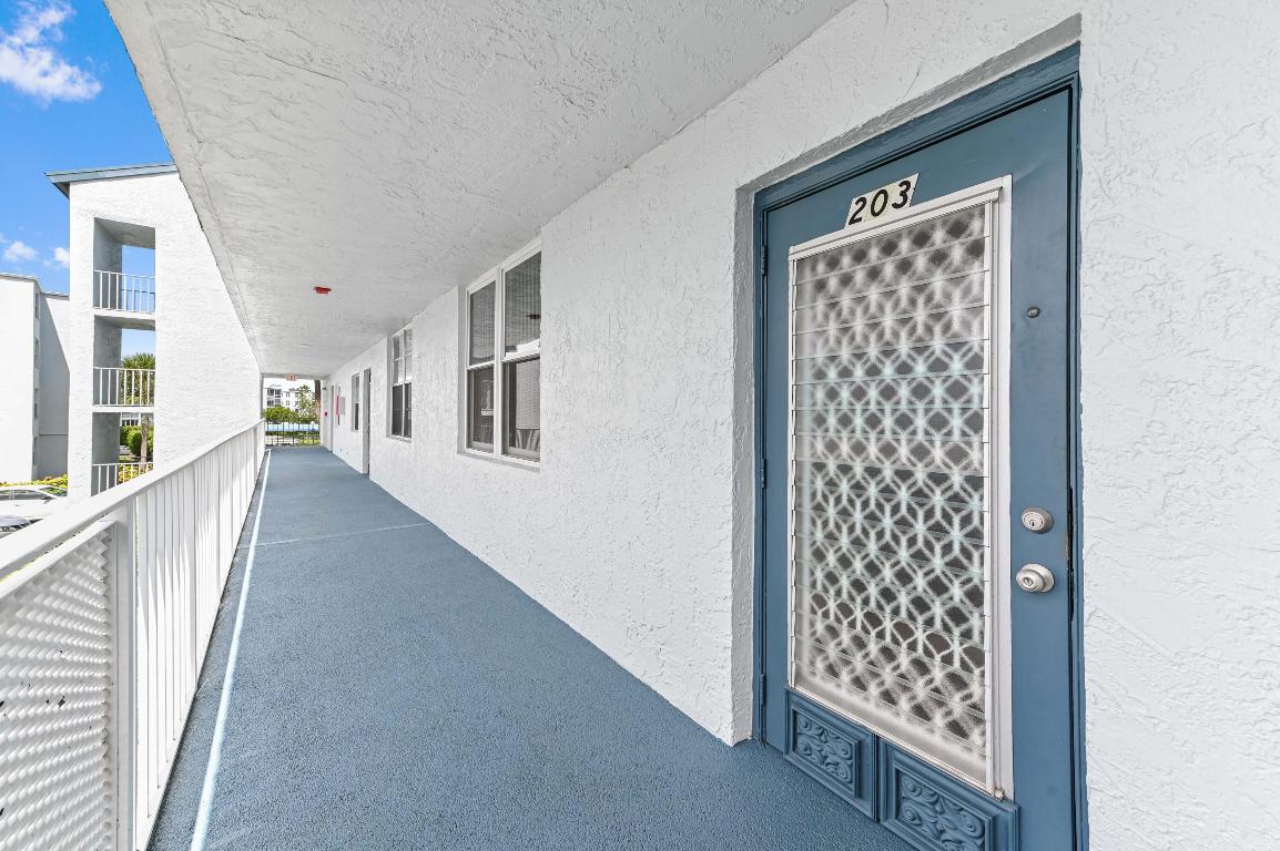 PALM SPRINGS 2 - Residential