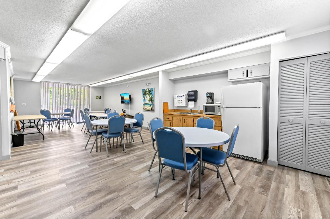 PALM SPRINGS 2 - Residential