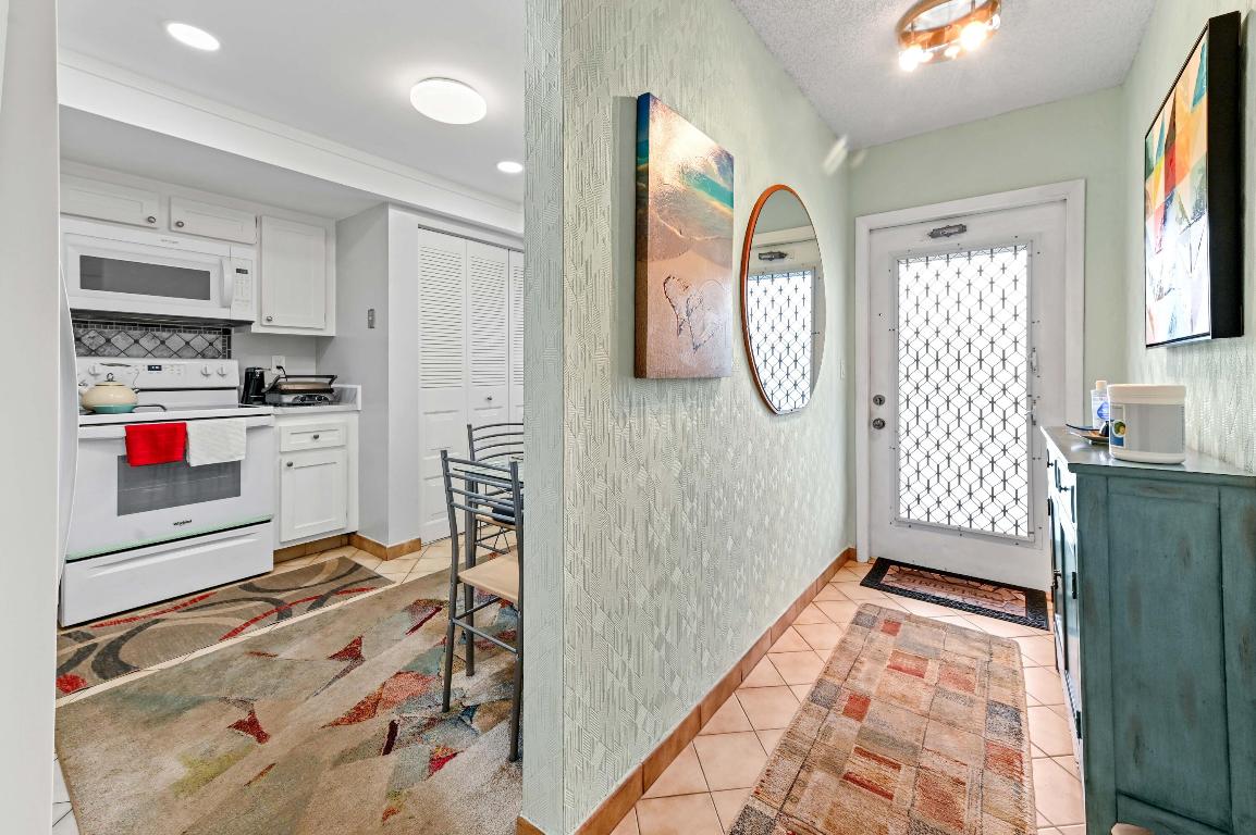 PALM SPRINGS 2 - Residential