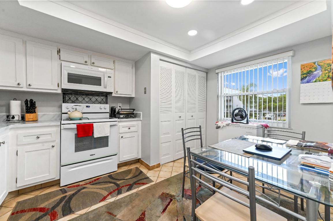 PALM SPRINGS 2 - Residential