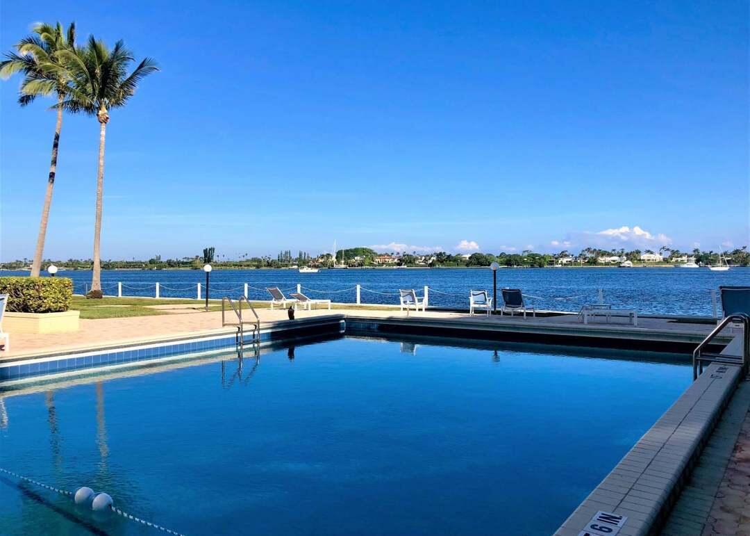 Resort-style 2BD/2BA fully renovated unit with amazing intrecoastal views is completely turnkey. Bright, open concept living with modern finishes throughout. Available this season! Heated saltwater pool, gym, gated entrance to assigned parking, 24/7 concierge style building. Palm Beach's finest restaurants and famous Worth ave are only 5 min away. WPB airport is under 10 min. Amazing opportunity in a prime location! Min 700 credit score required.