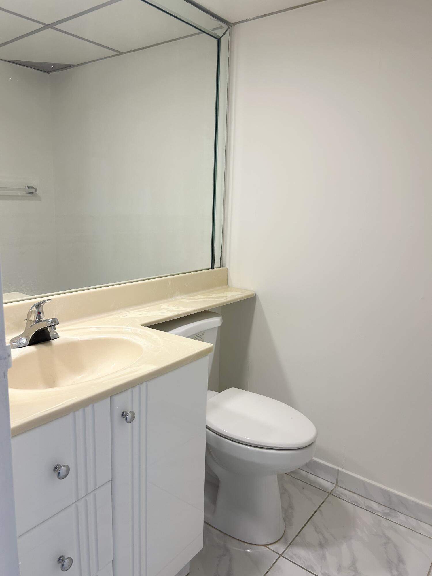 KINGS POINT VALENCIA CONDOS - Residential