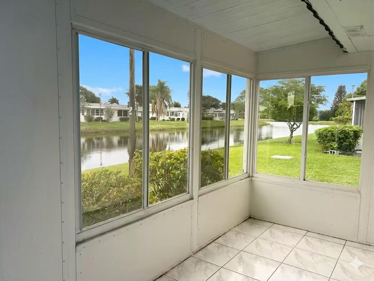 KINGS POINT VALENCIA CONDOS - Residential