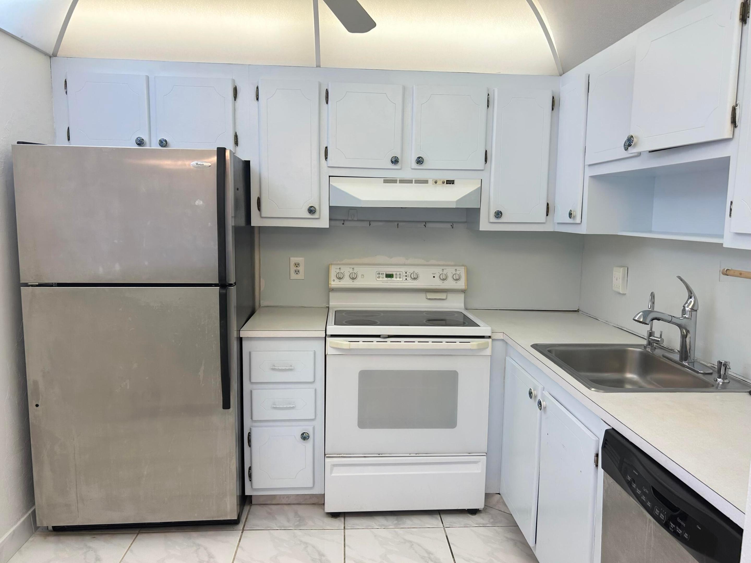 KINGS POINT VALENCIA CONDOS - Residential