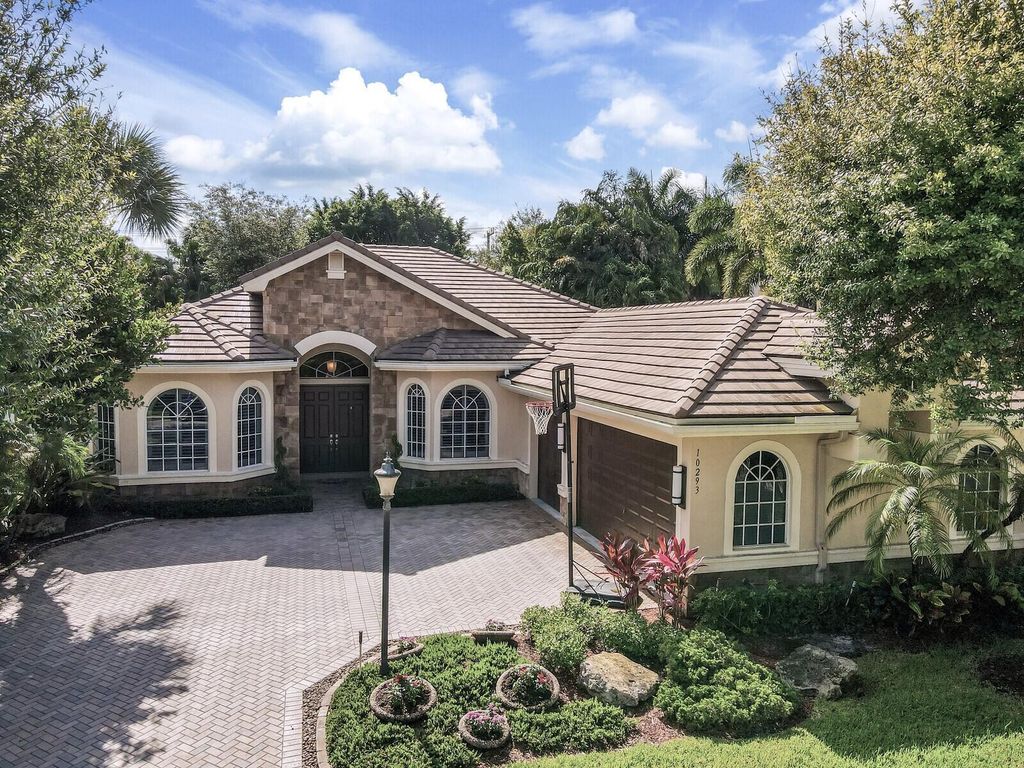 Photo of 10293 Trianon Place, Wellington, FL 33449 (MLS # R10901634)