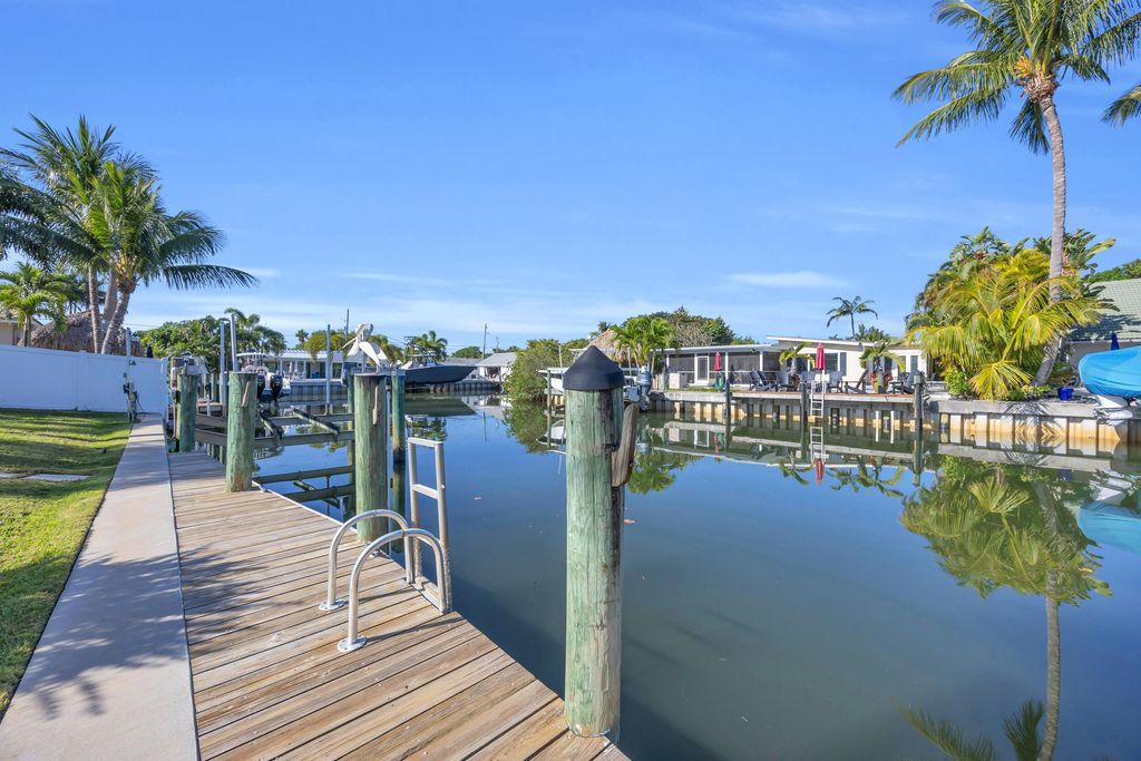 Photo of 910 Dolphin Drive, Jupiter, FL 33458 (MLS # R11077448)