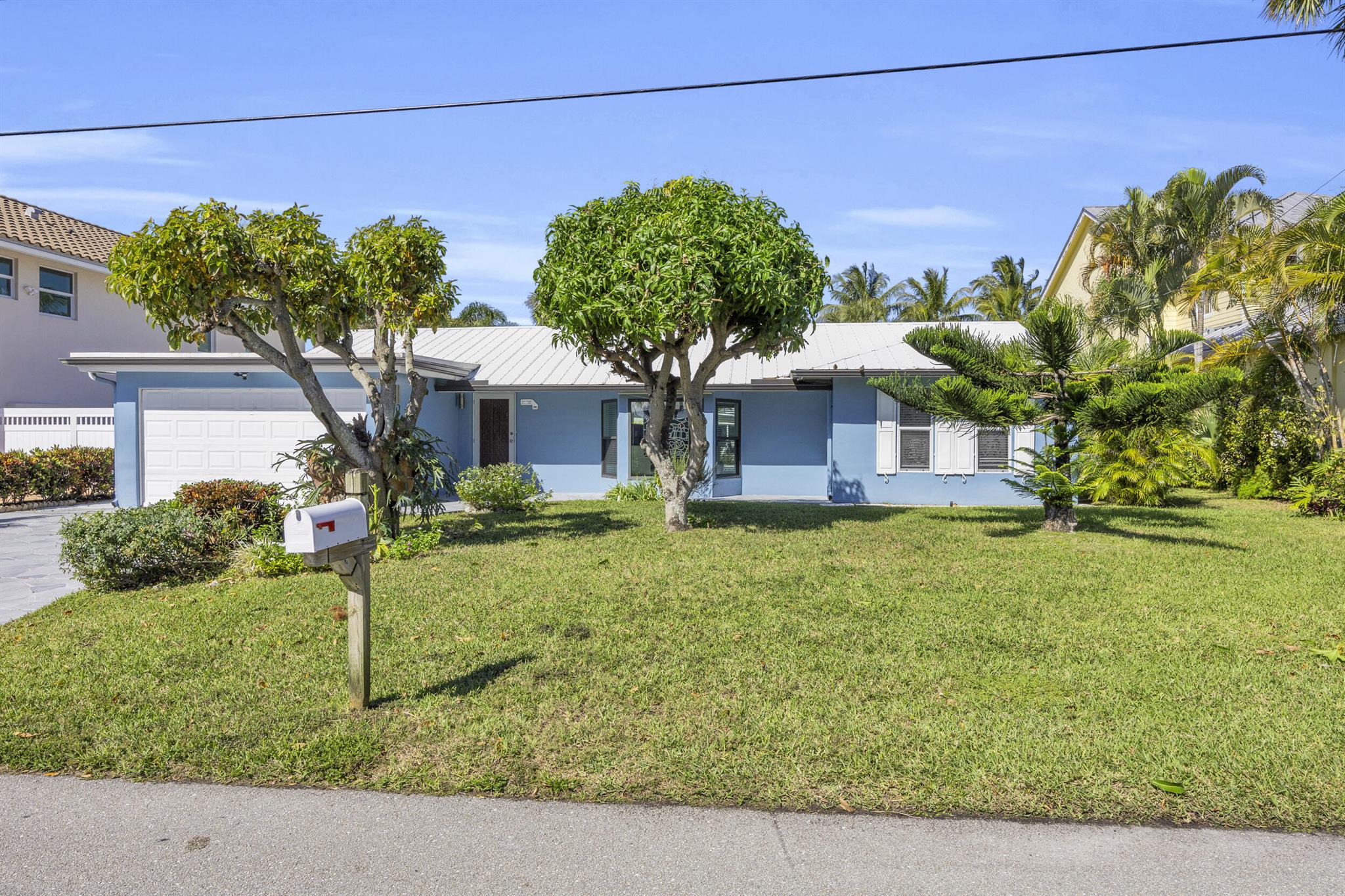 910 Dolphin Drive