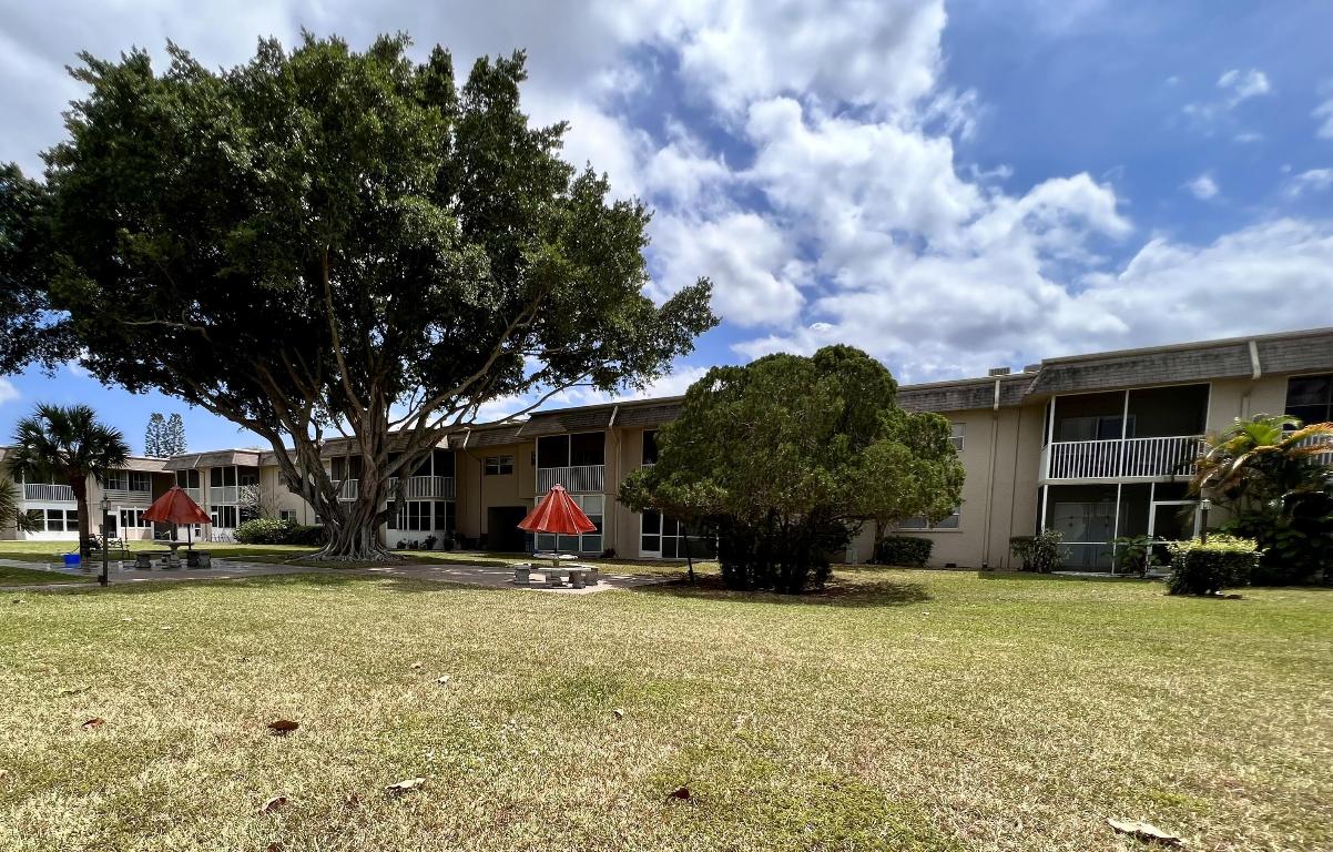 CENTURY VILLAGE - OXFORD CONDO - Residential