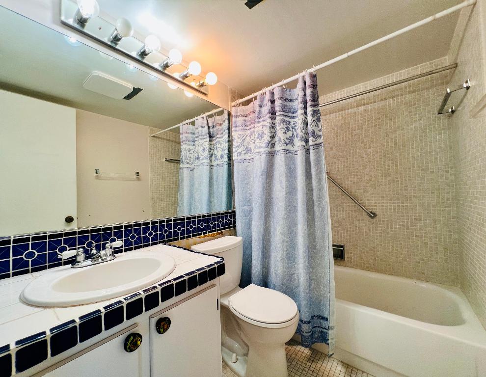 CENTURY VILLAGE - OXFORD CONDO - Residential