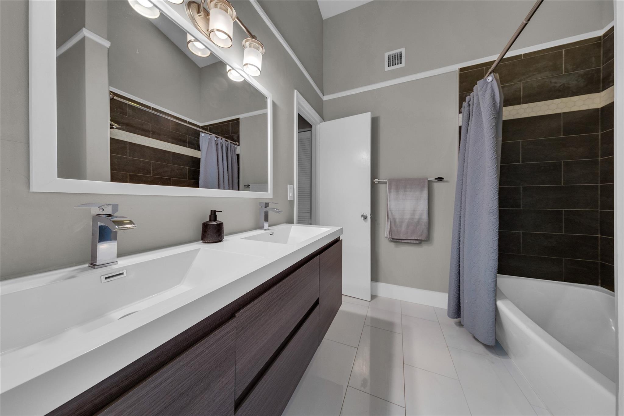 CYPRESS RUN TOWNHOMES - Residential