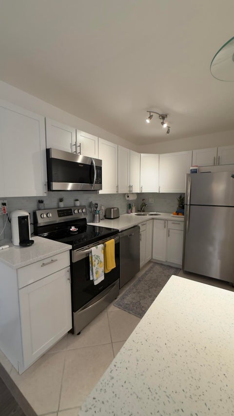 Tiny photo for 702 SE 2nd Avenue SE #405, Deerfield Beach, FL 33441 (MLS # B26030114)