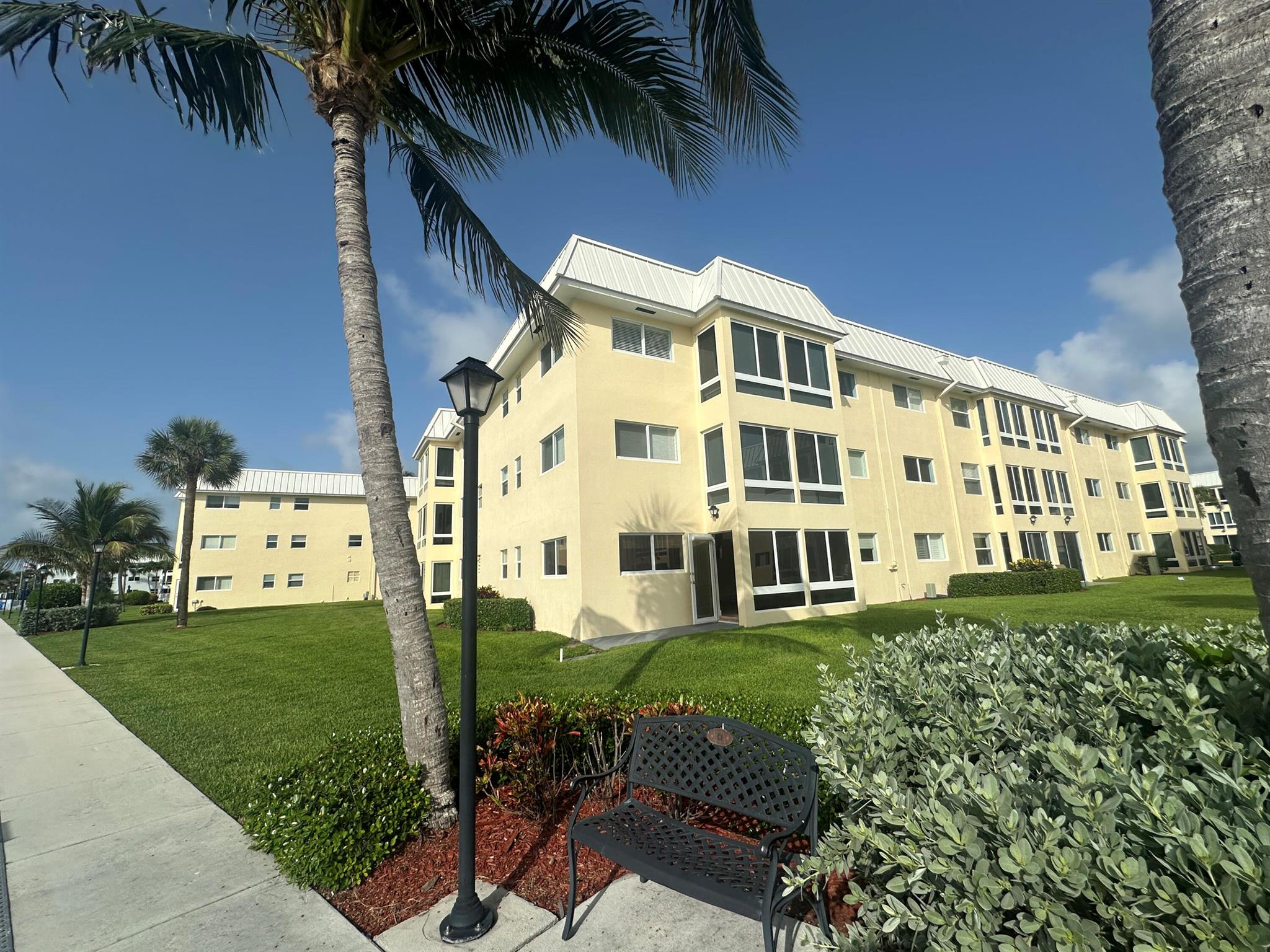 COLONIAL CLUB CONDO SEC 2 - Residential