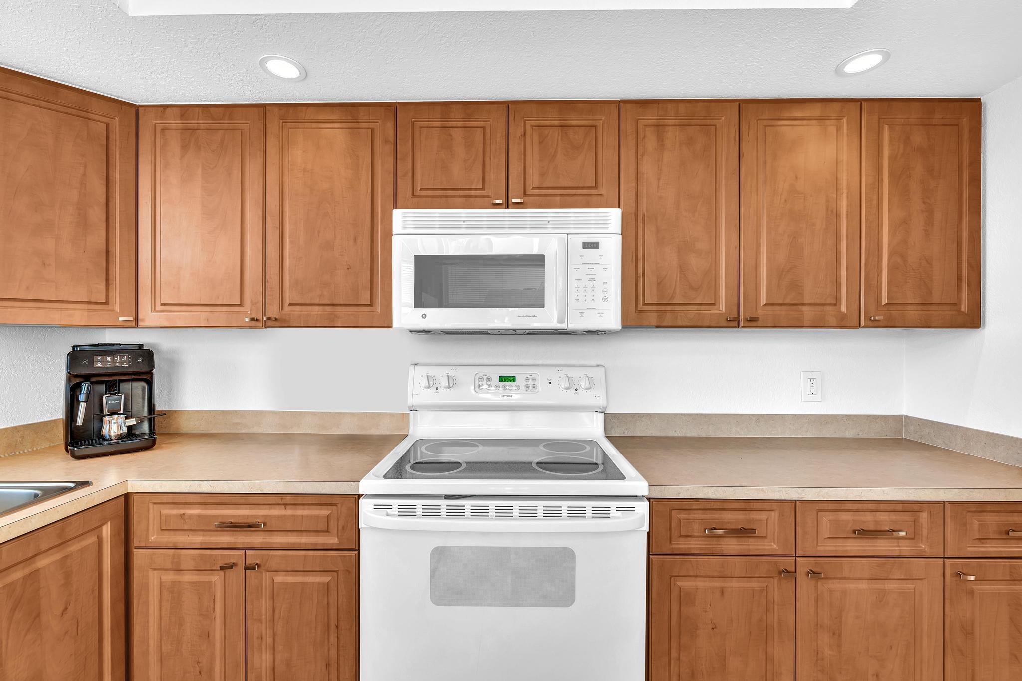 COLONIAL CLUB CONDO SEC 2 - Residential