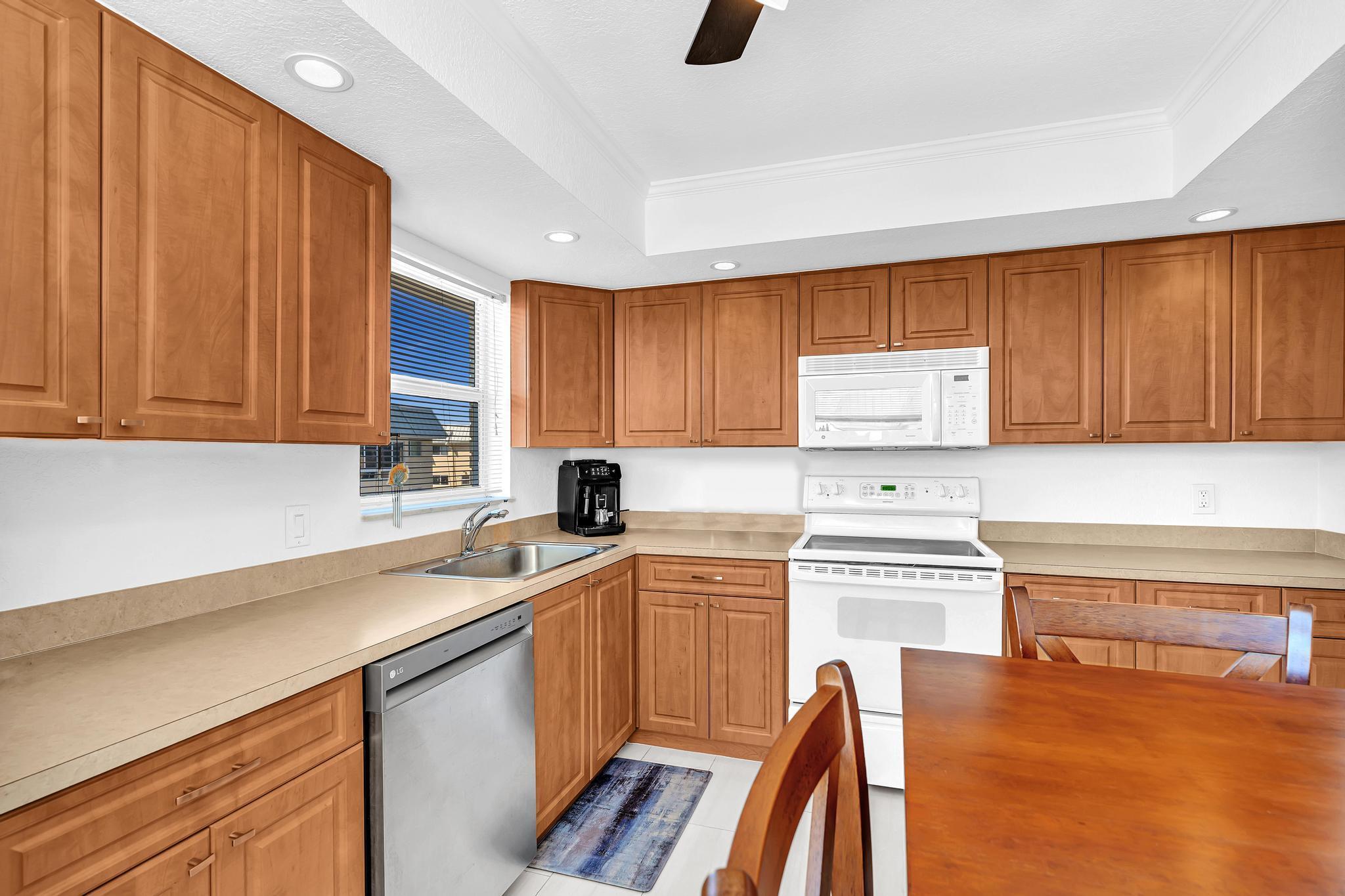 COLONIAL CLUB CONDO SEC 2 - Residential