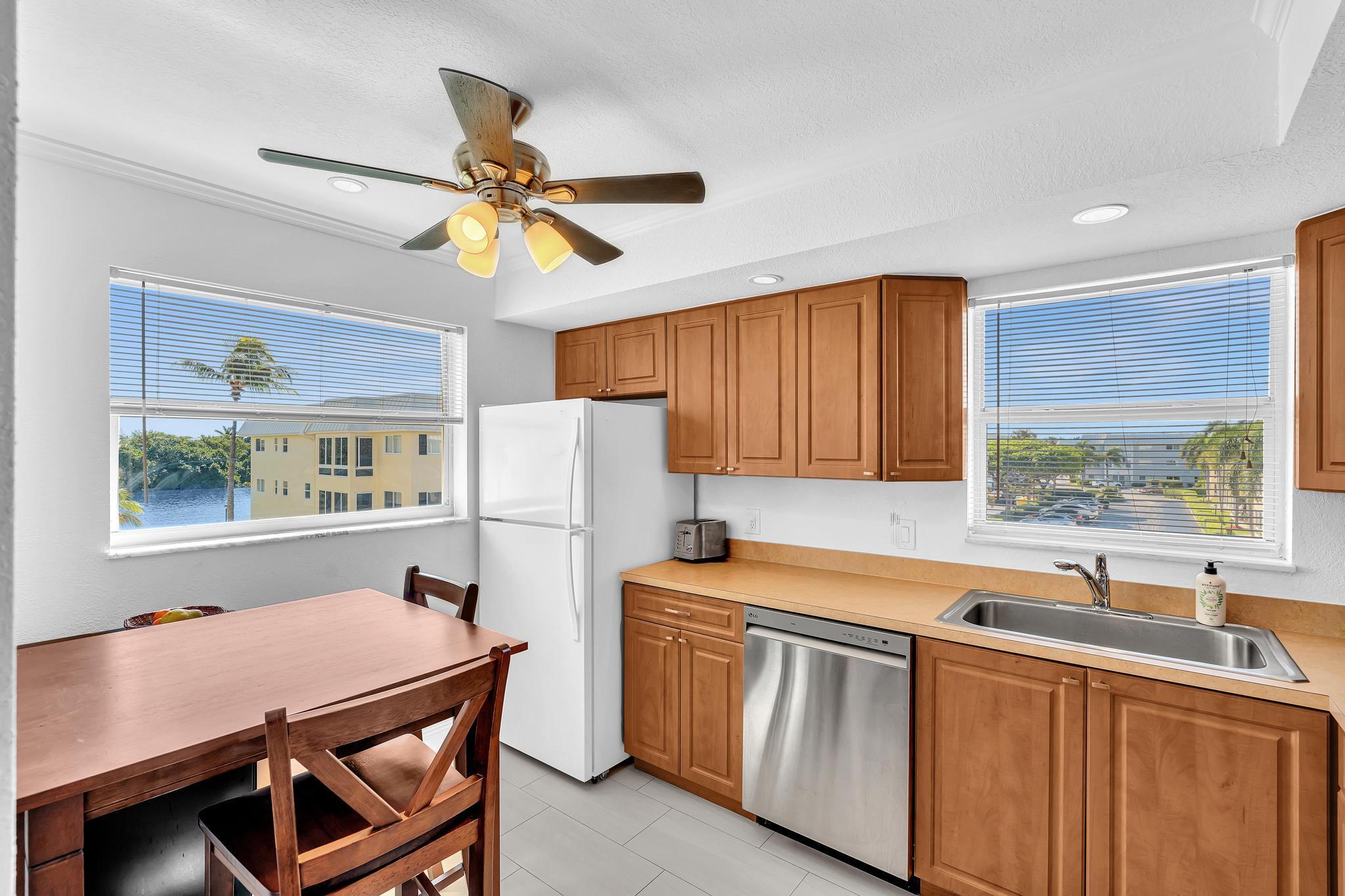 COLONIAL CLUB CONDO SEC 2 - Residential