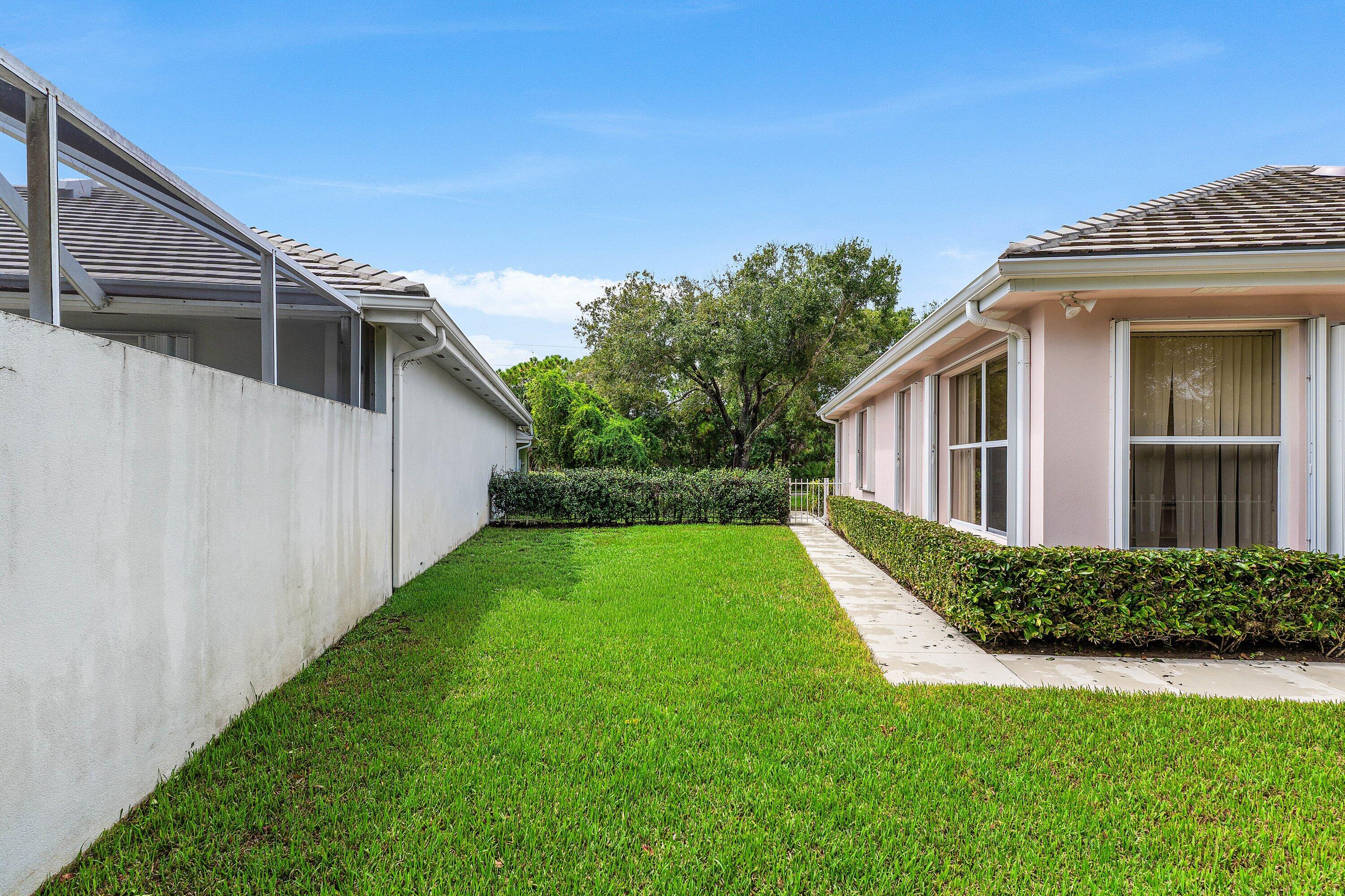 7708 SE BAY CEDAR Circle