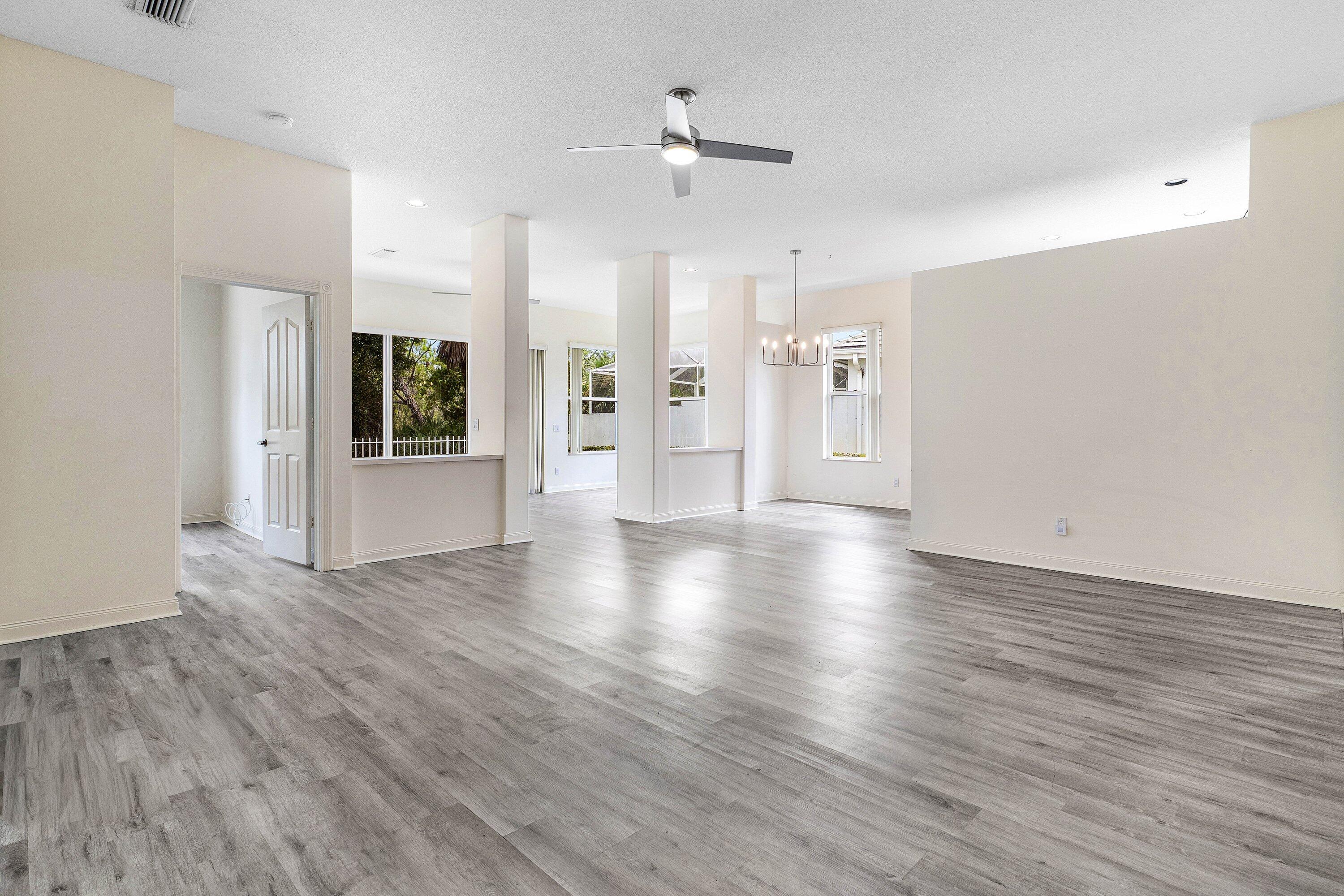 7708 SE BAY CEDAR Circle