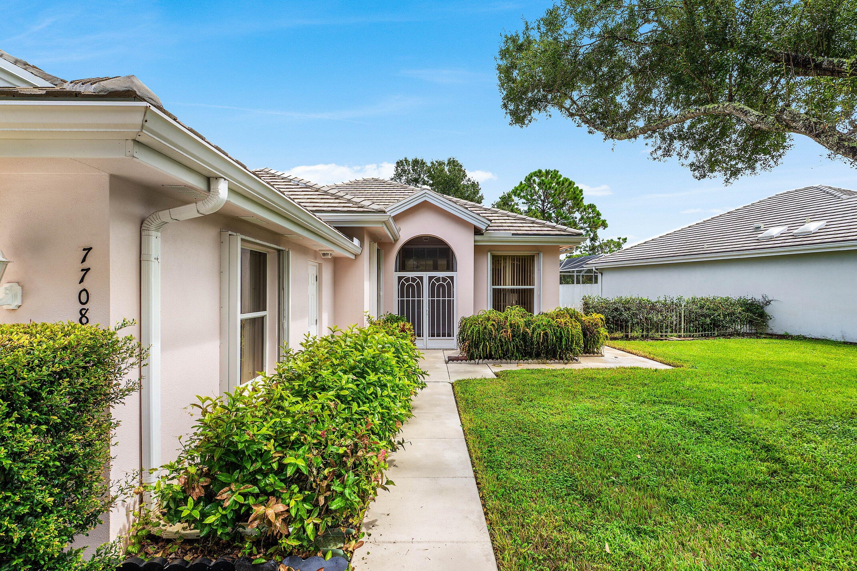 7708 SE BAY CEDAR Circle