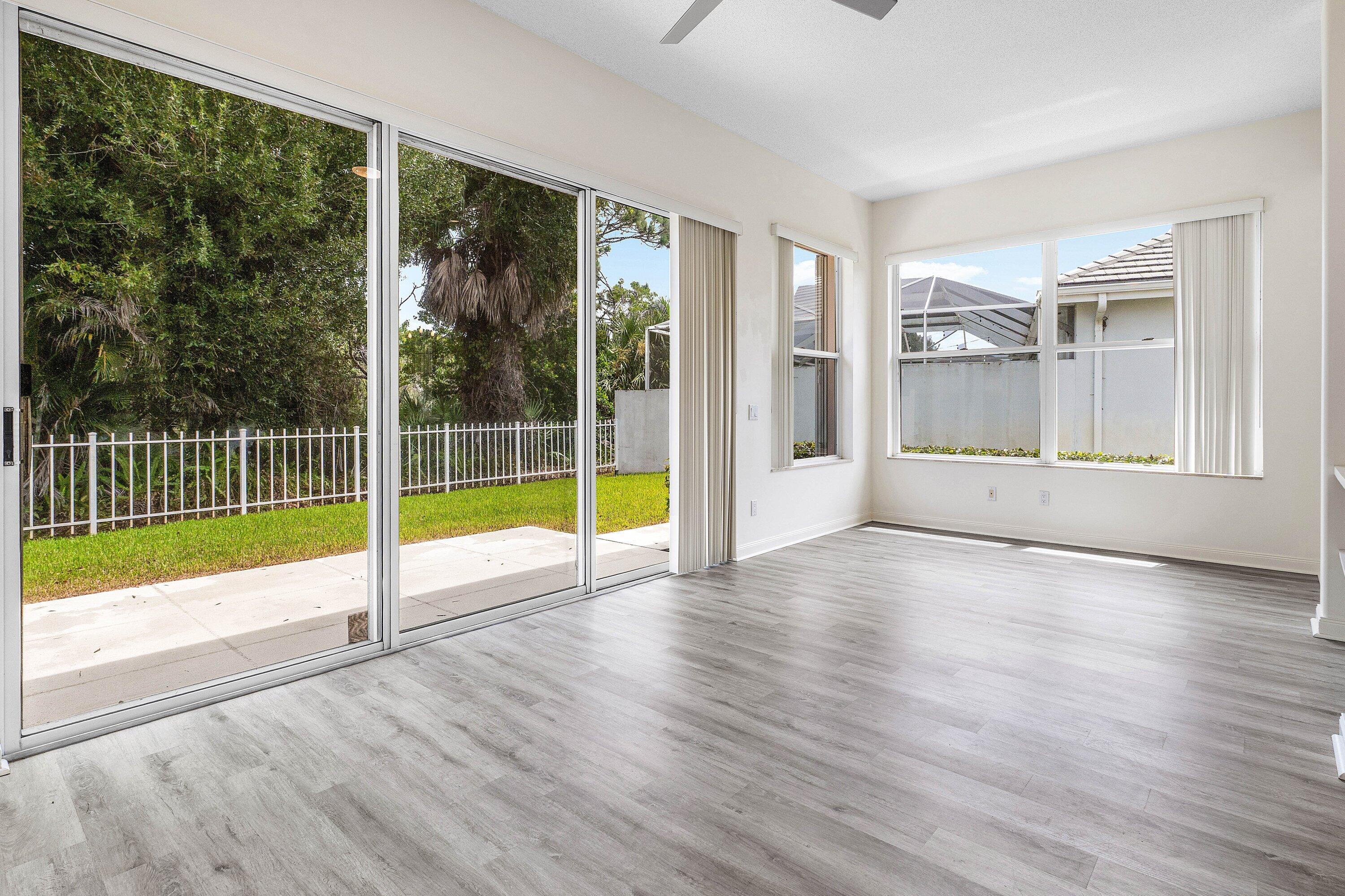 7708 SE BAY CEDAR Circle