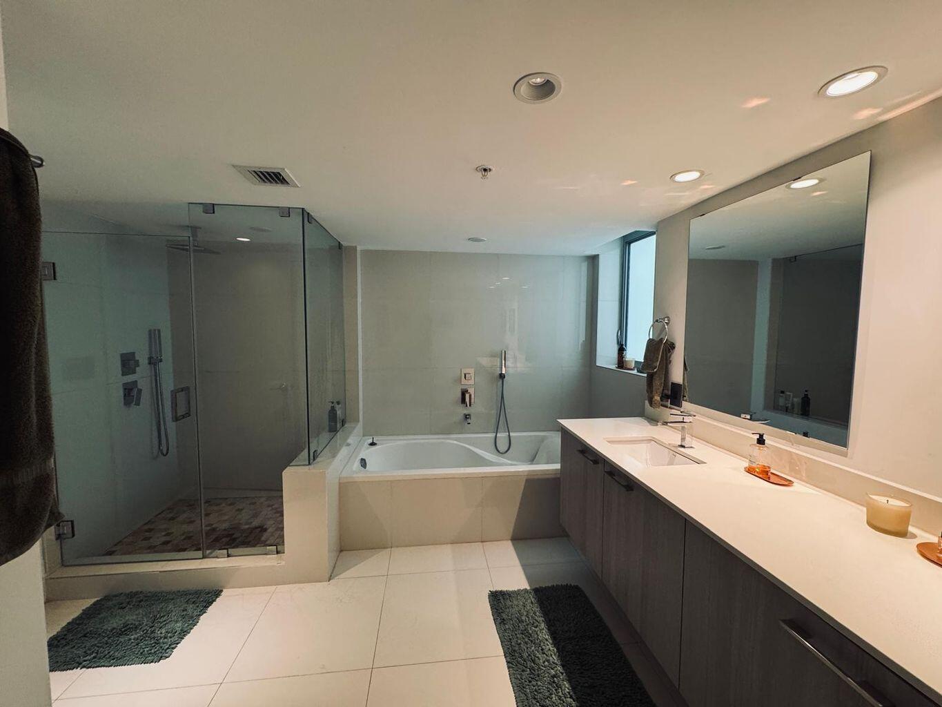 THE PALMS CONDO - Residential Lease