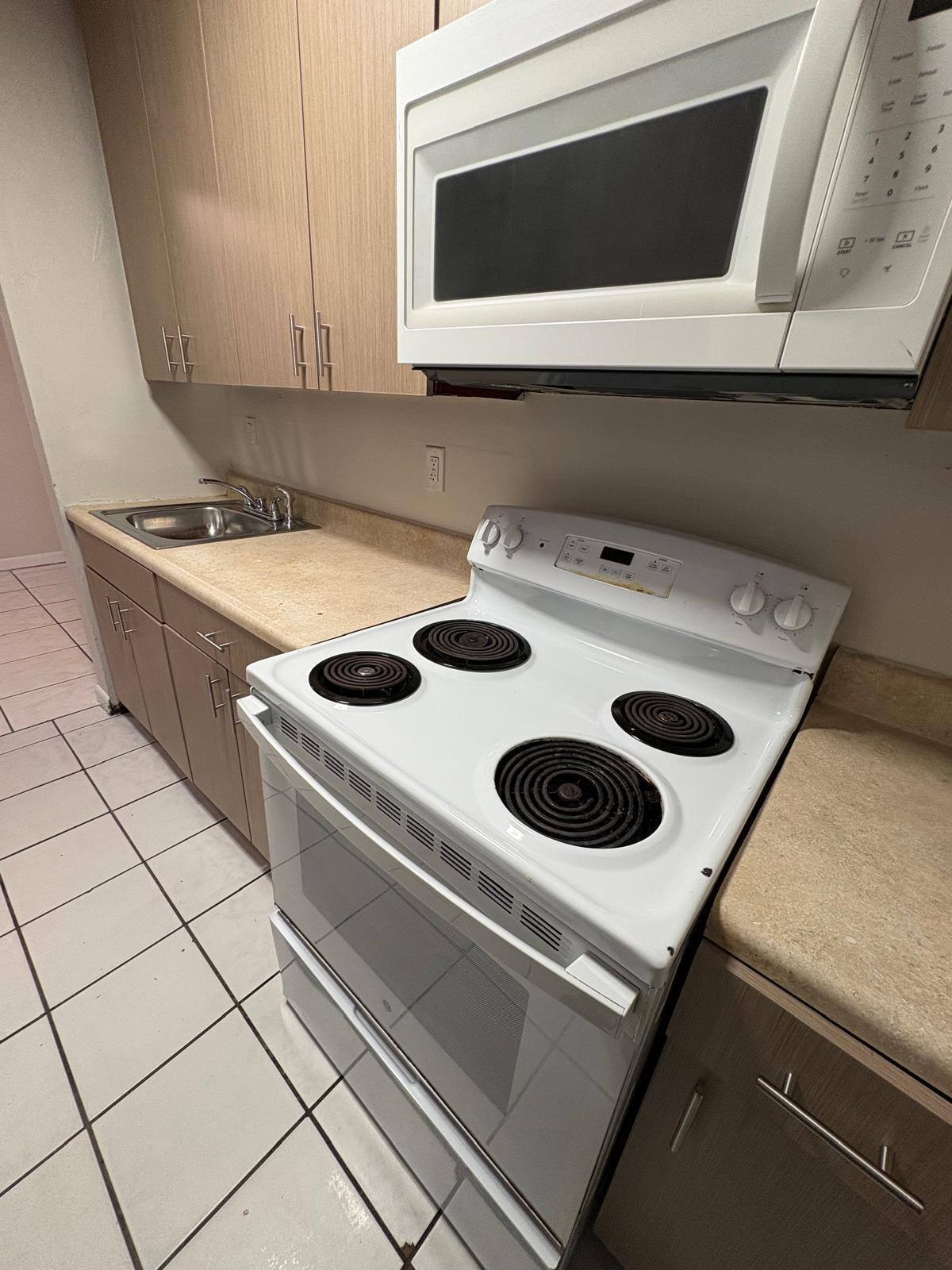 LINCOLN PARK FIFTH ADD - Residential Lease