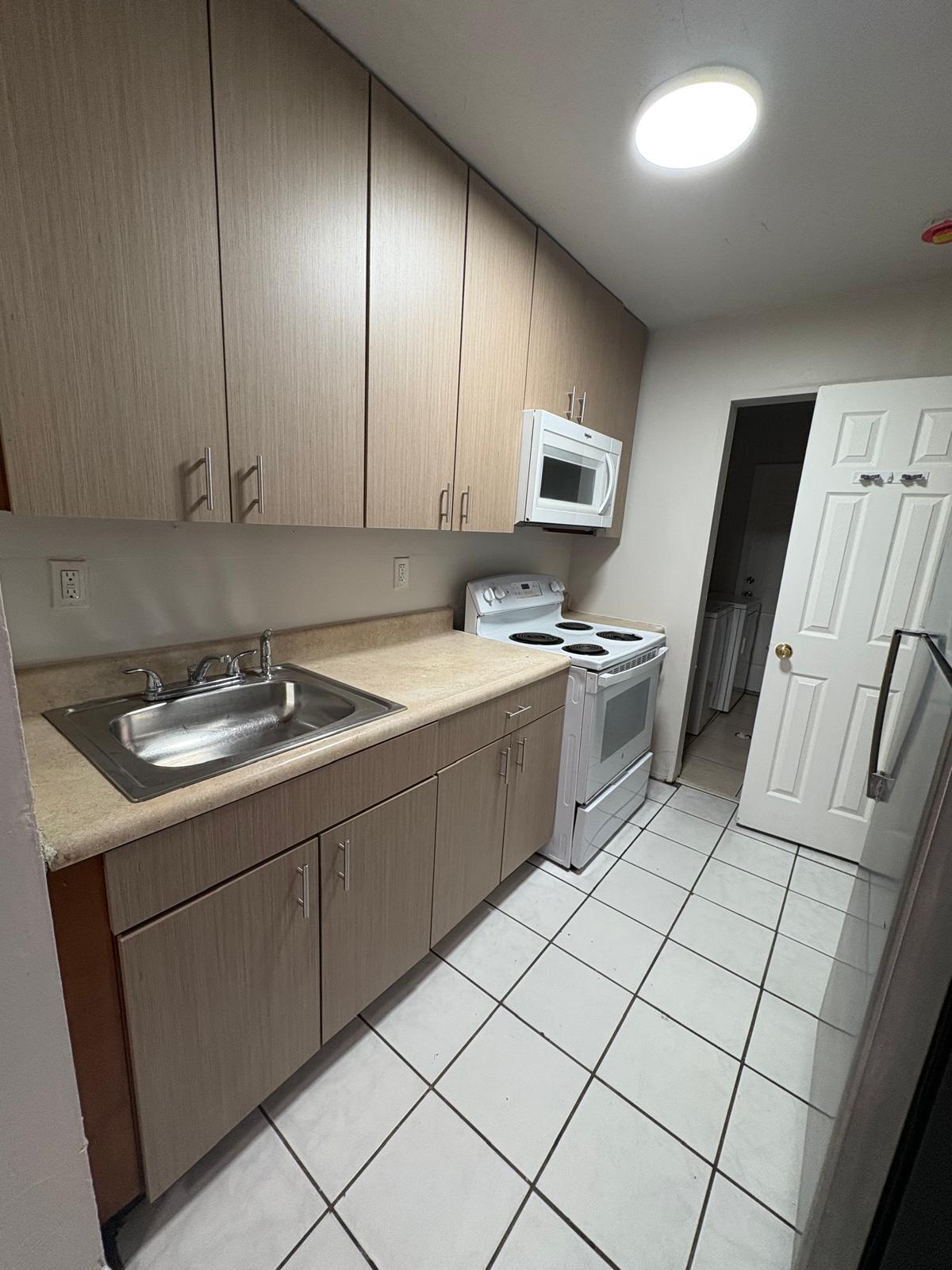 LINCOLN PARK FIFTH ADD - Residential Lease