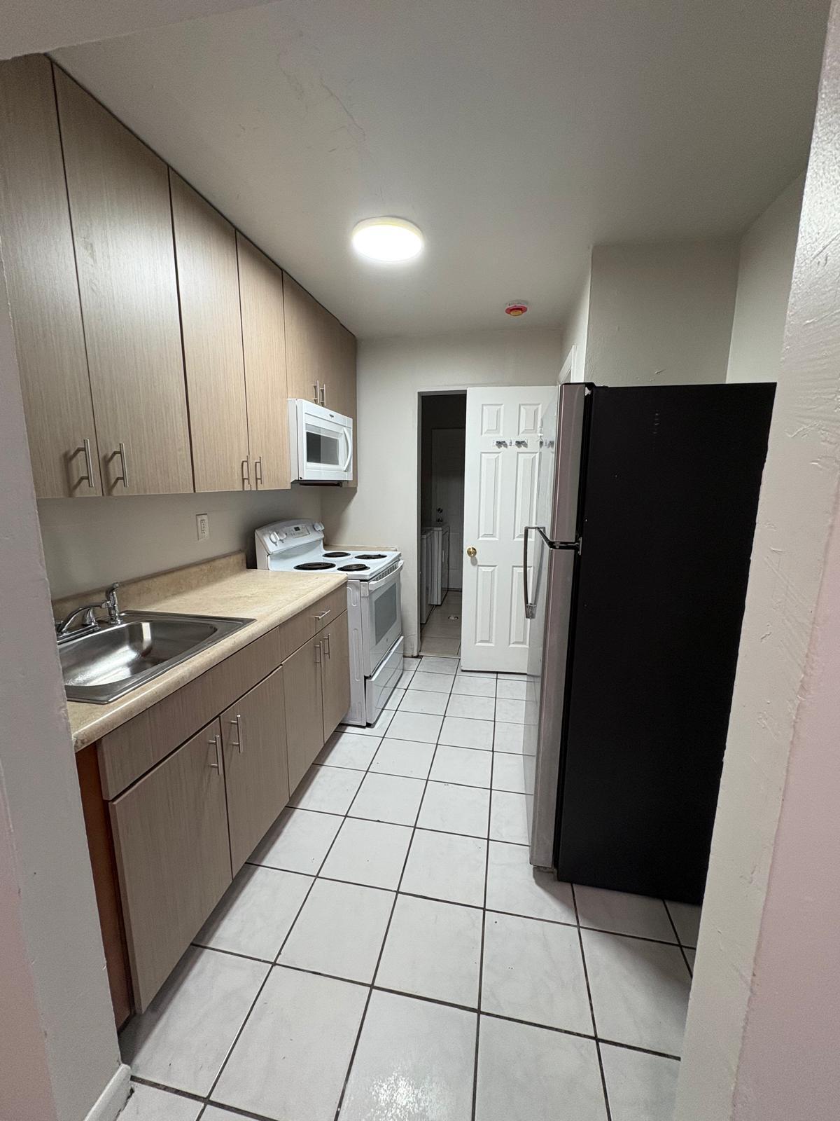 LINCOLN PARK FIFTH ADD - Residential Lease