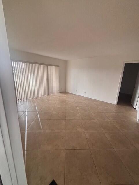 CHARTER CLUB OF PALM BEAC - Residential Lease