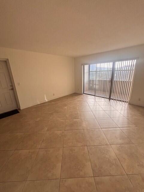 CHARTER CLUB OF PALM BEAC - Residential Lease