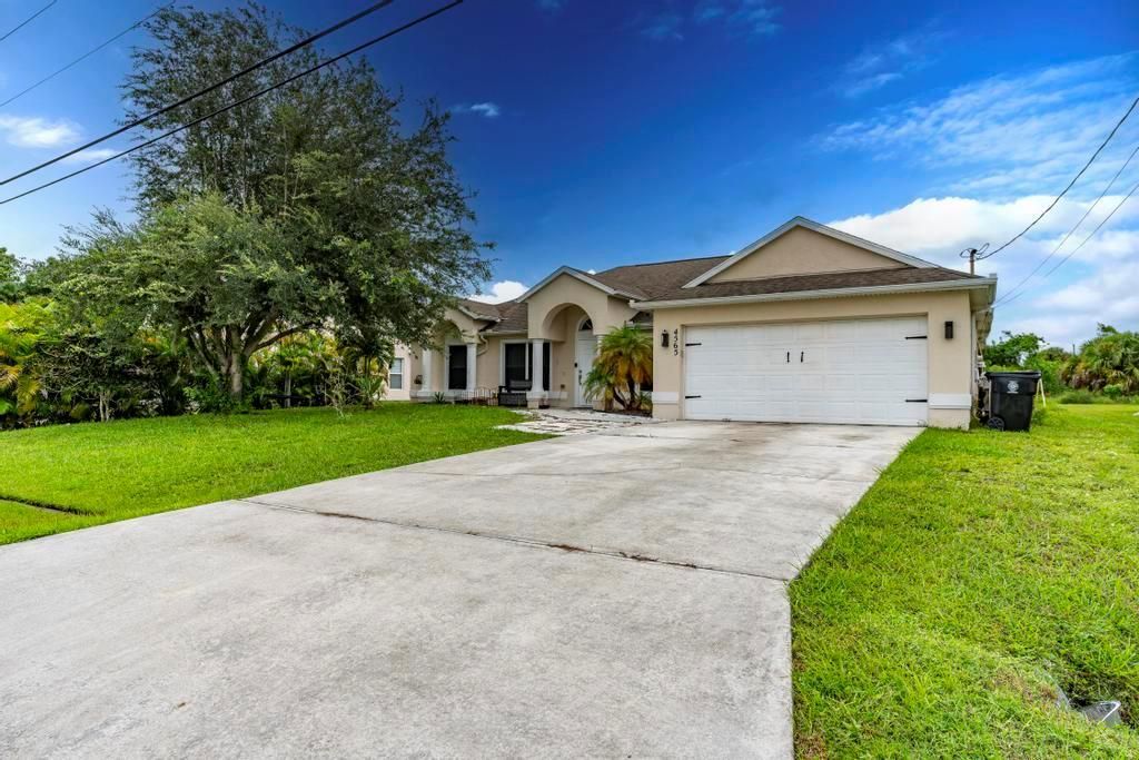 Photo of 4565 SW Wabash Street, Port Saint Lucie, FL 34953 (MLS # R11010851)