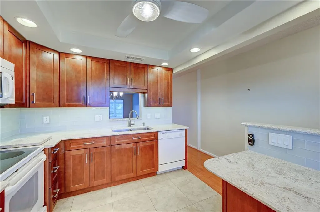 4301 Martinique Cir Unit J4