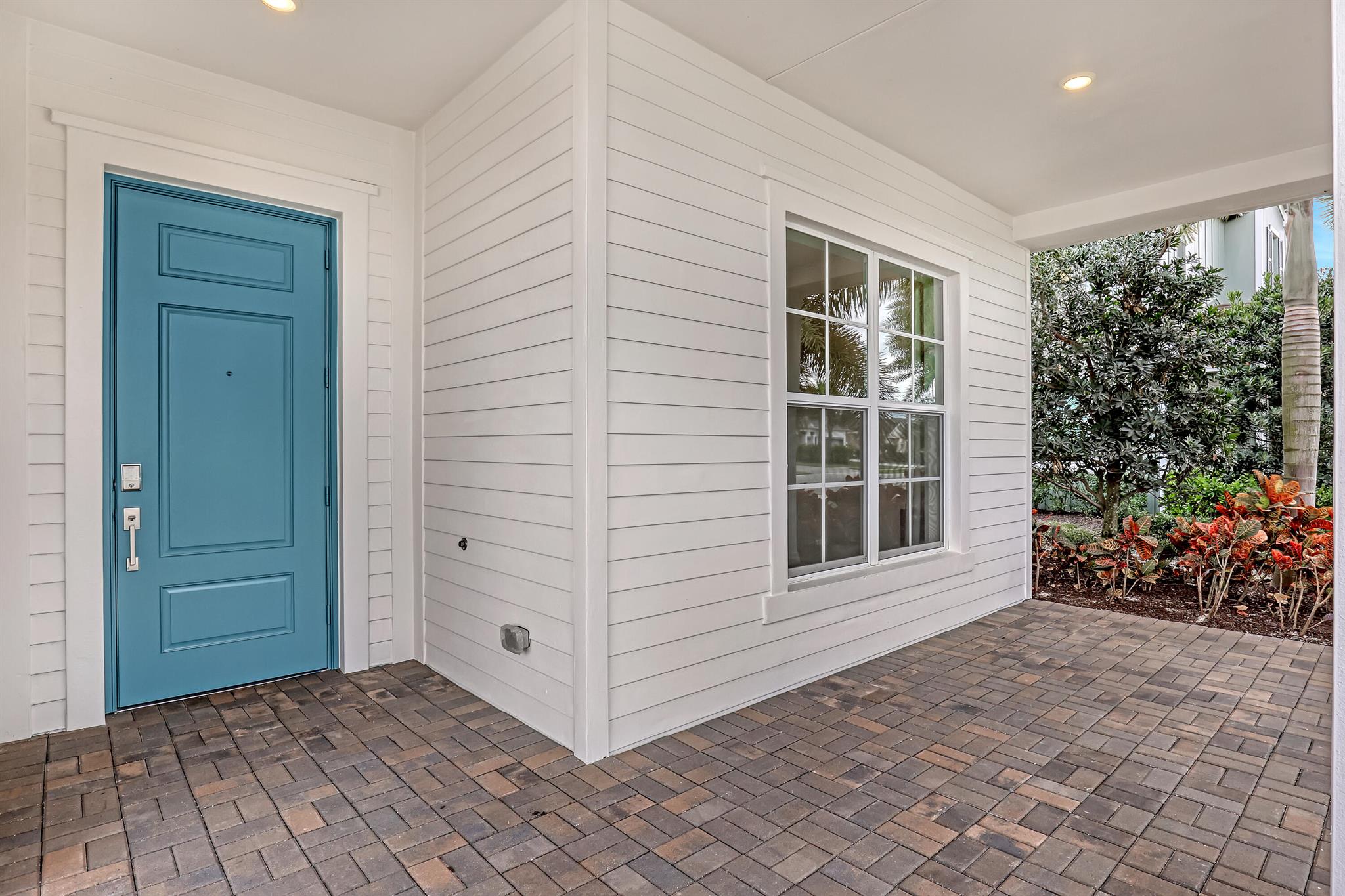 19427 Broad Shore Walk Walk