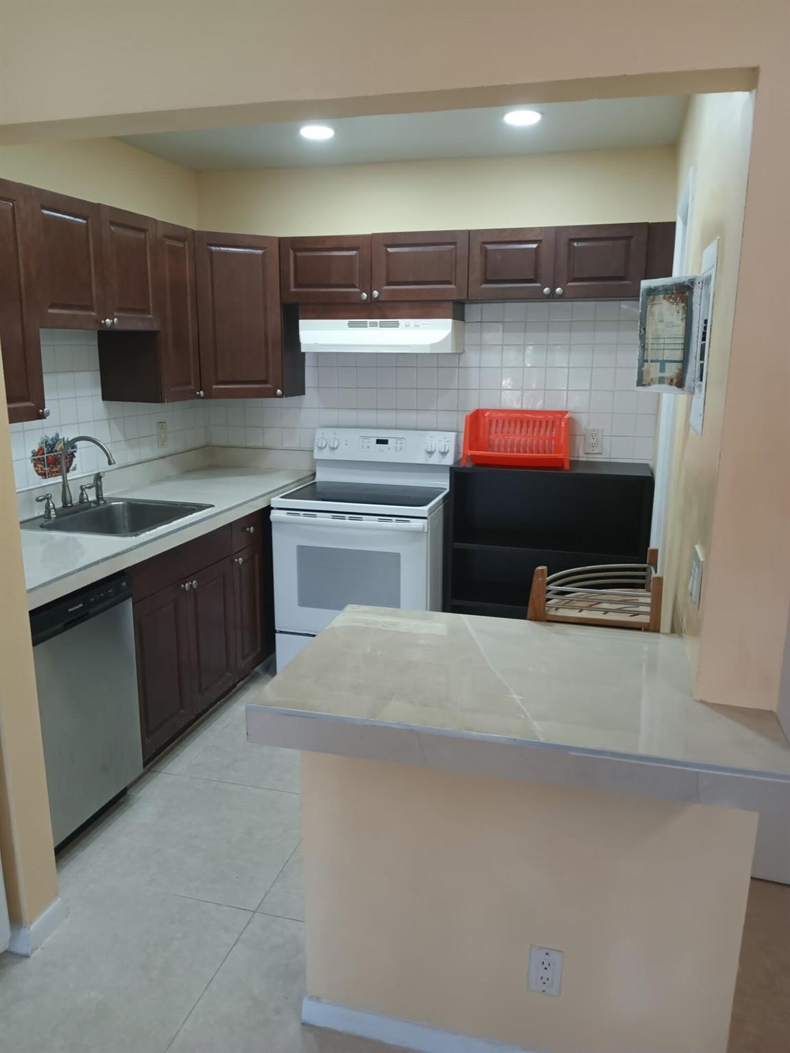 SPANISH OAKS CONDO - Residential Lease